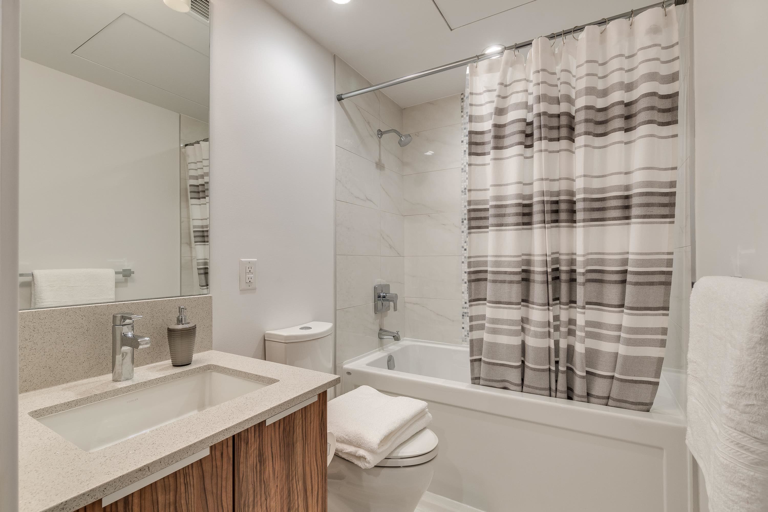 410 - 1283 Howe Street, Vancouver, V6Z 0E3 — photo 3