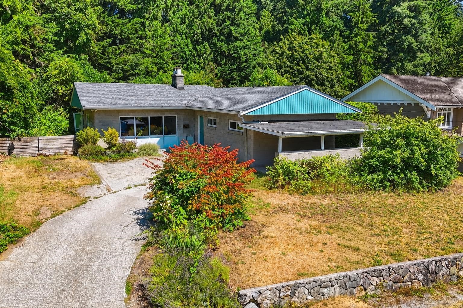 3922 Sunnycrest Drive, North Vancouver, V7R 3C9 — photo 2