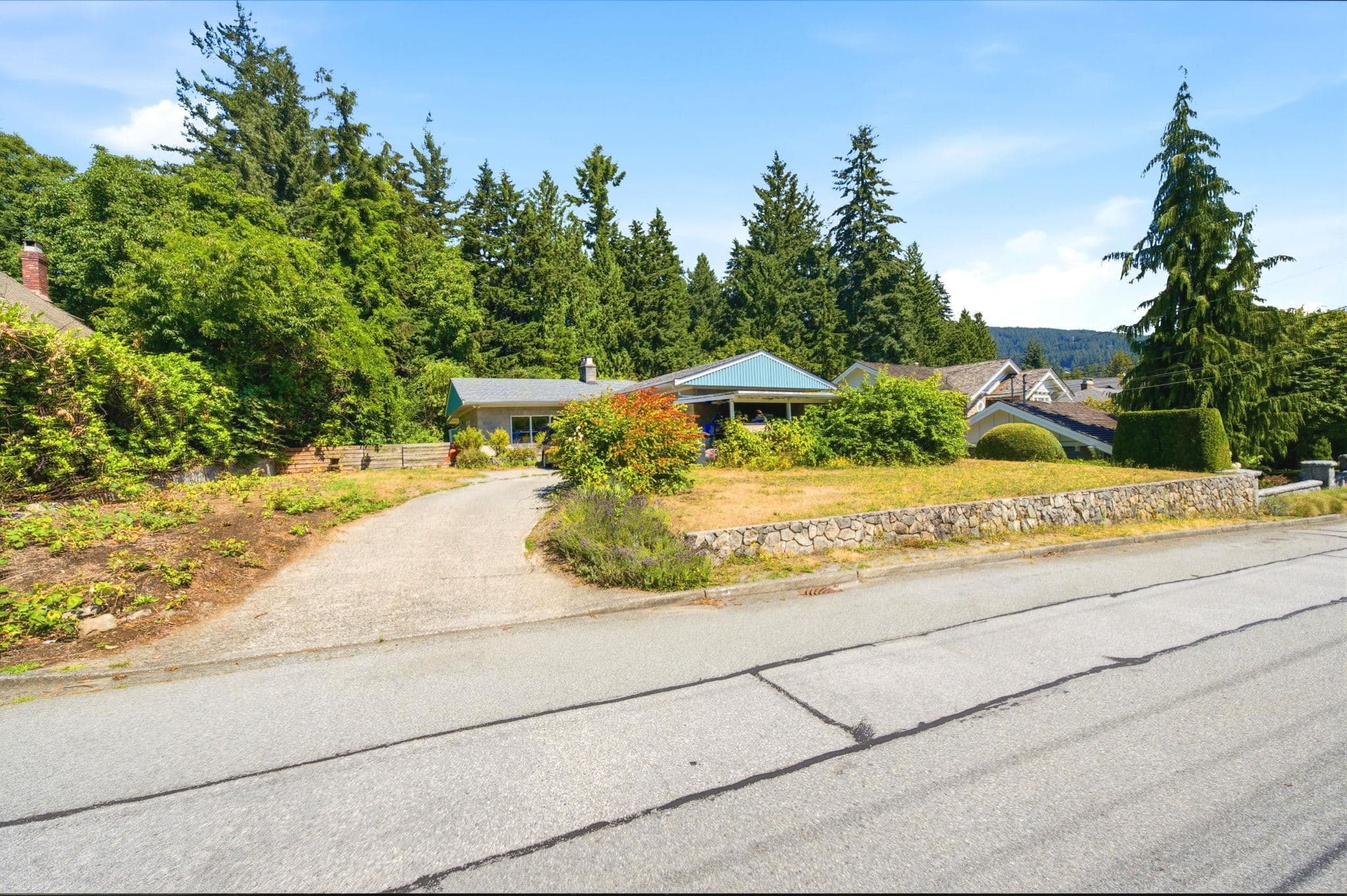 3922 Sunnycrest Drive, North Vancouver, V7R 3C9 — photo 5
