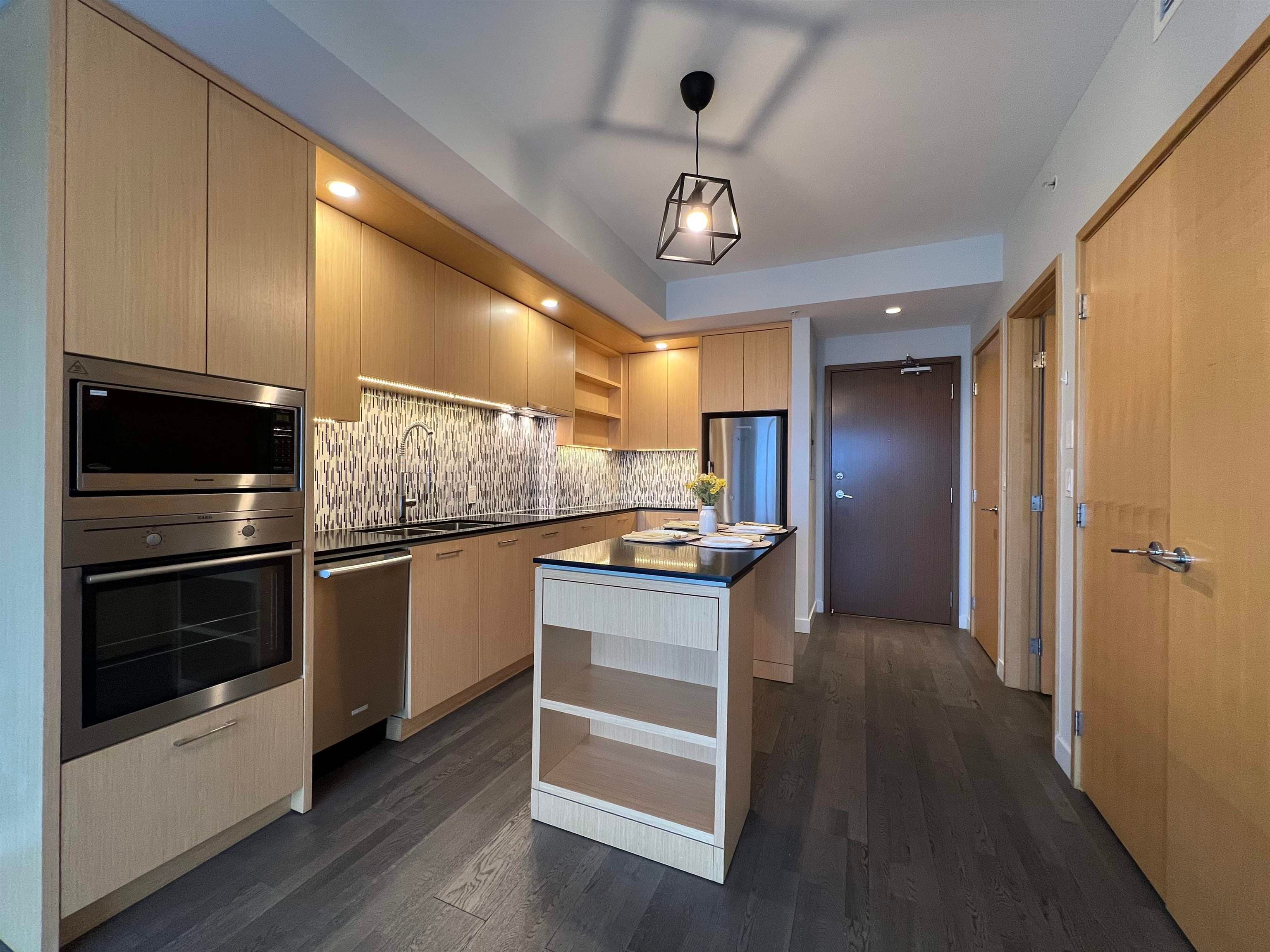 3204 - 13495 Central Avenue, Surrey, V3T 0K2 — photo 1