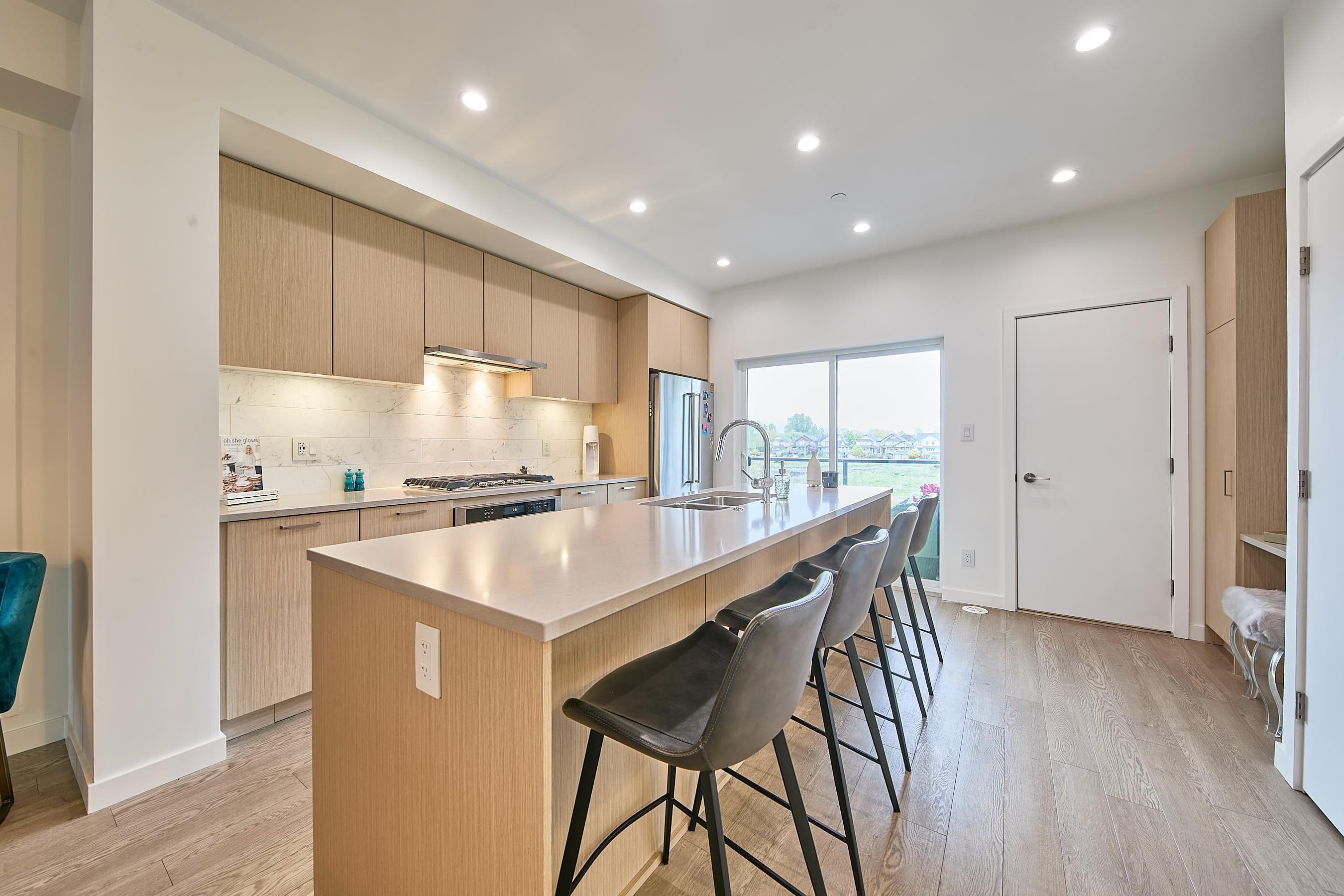 204 - 19451 Sutton Avenue, Pitt Meadows, V3Y 0G6 — photo 2