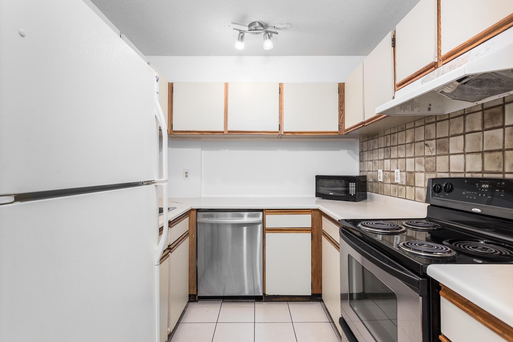 301 - 1405 Haro Street, Vancouver, V6G 1G2 — photo 5