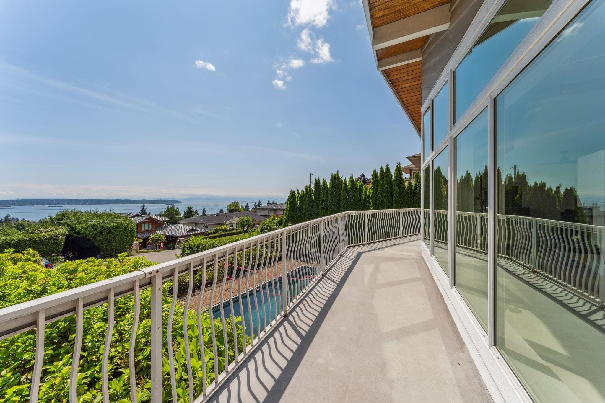1725 Rosebery Avenue, West Vancouver, V7V 2Z5 — photo 2