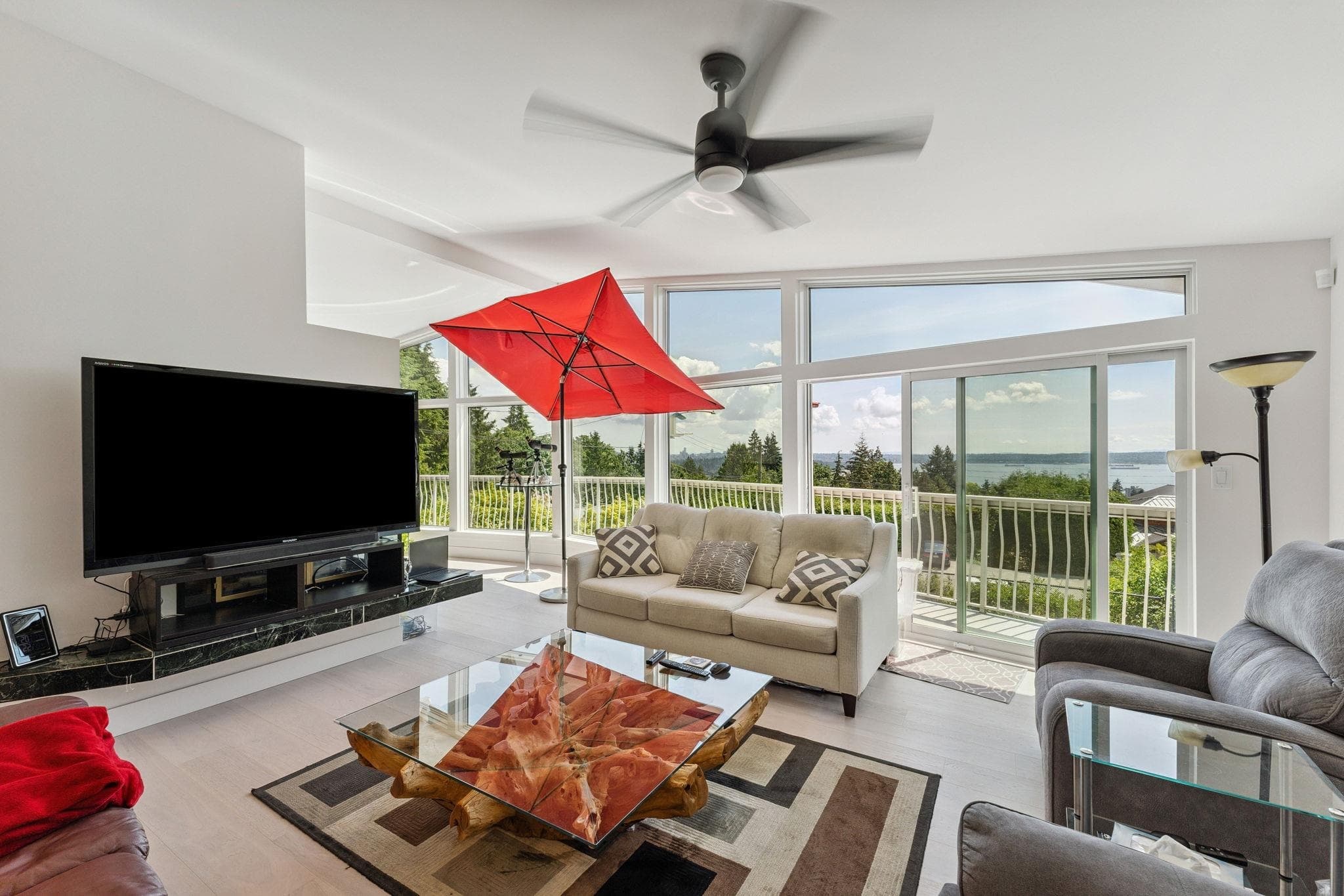 1725 Rosebery Avenue, West Vancouver, V7V 2Z5 — photo 1