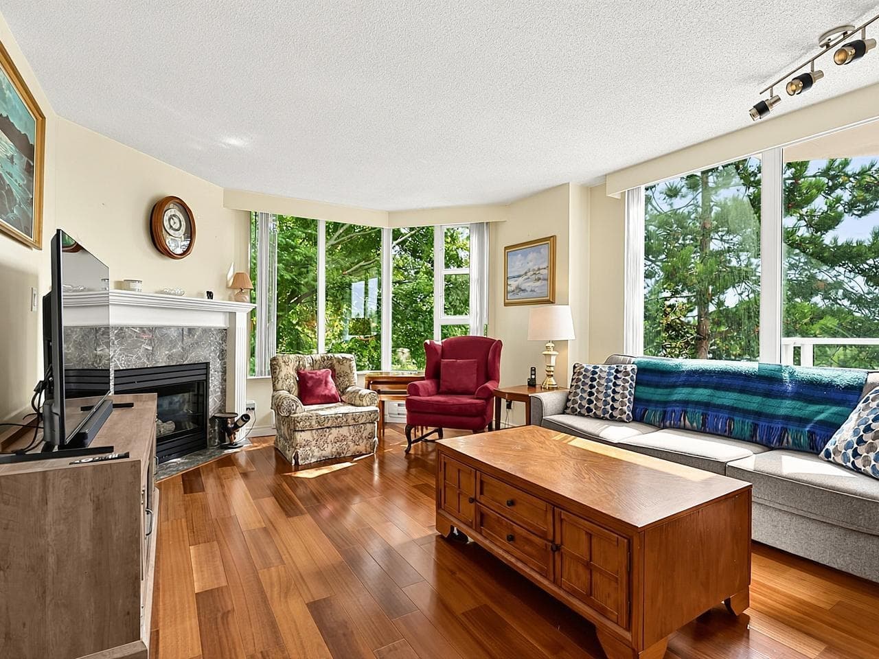 303 - 412 Twelfth Street, New Westminster, V3M 6R2 — photo 2