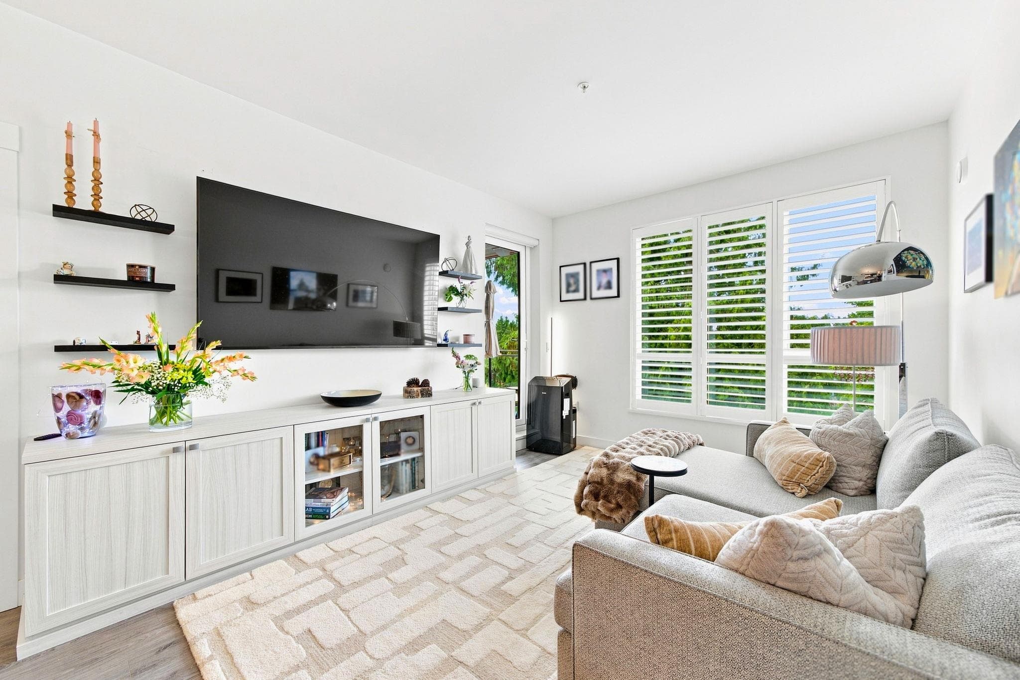 401 - 1327 Draycott Road, North Vancouver, V7J 1W1 — photo 2