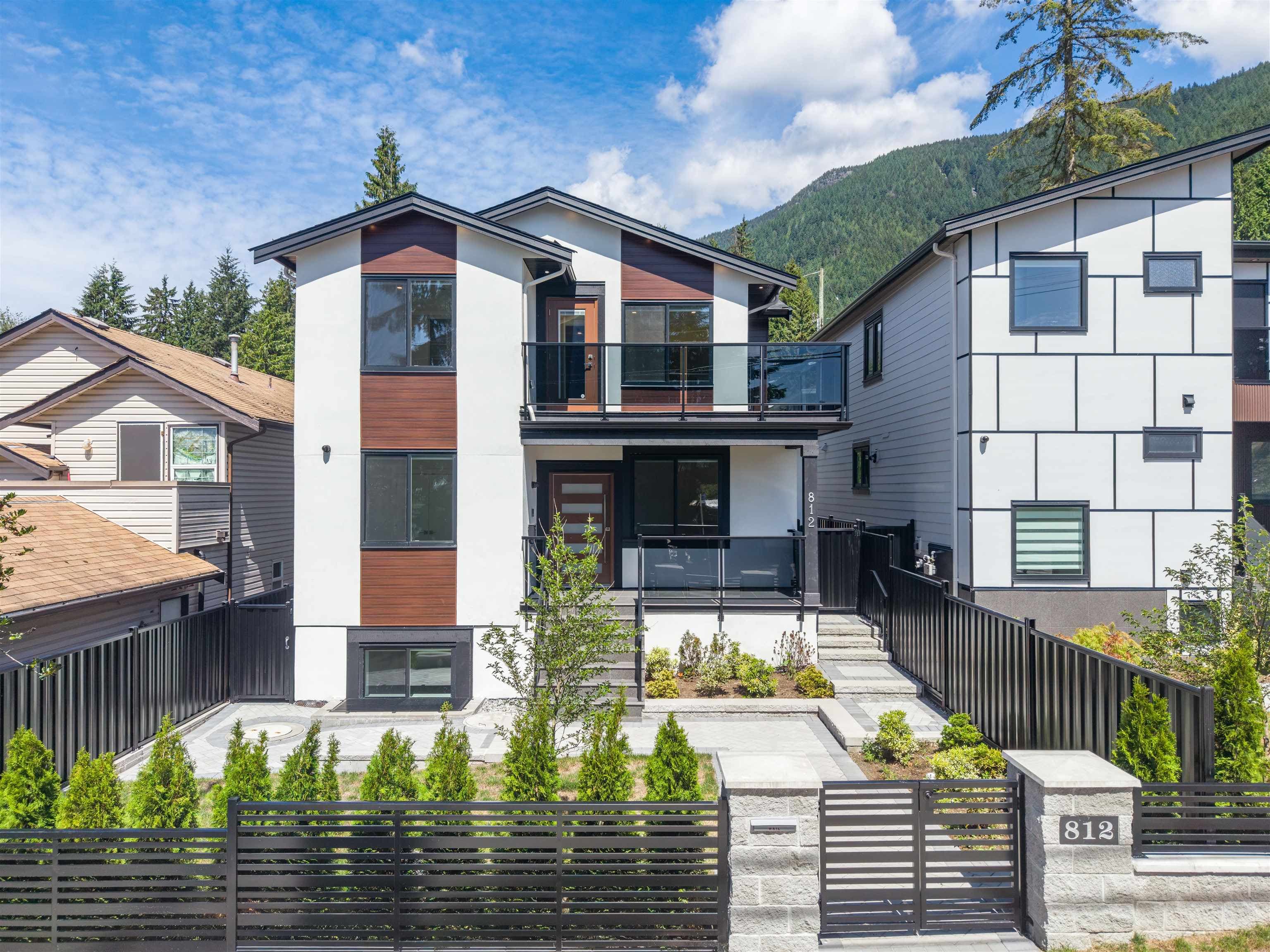 812 Montroyal Boulevard, North Vancouver, V7R 2G6 — photo 2