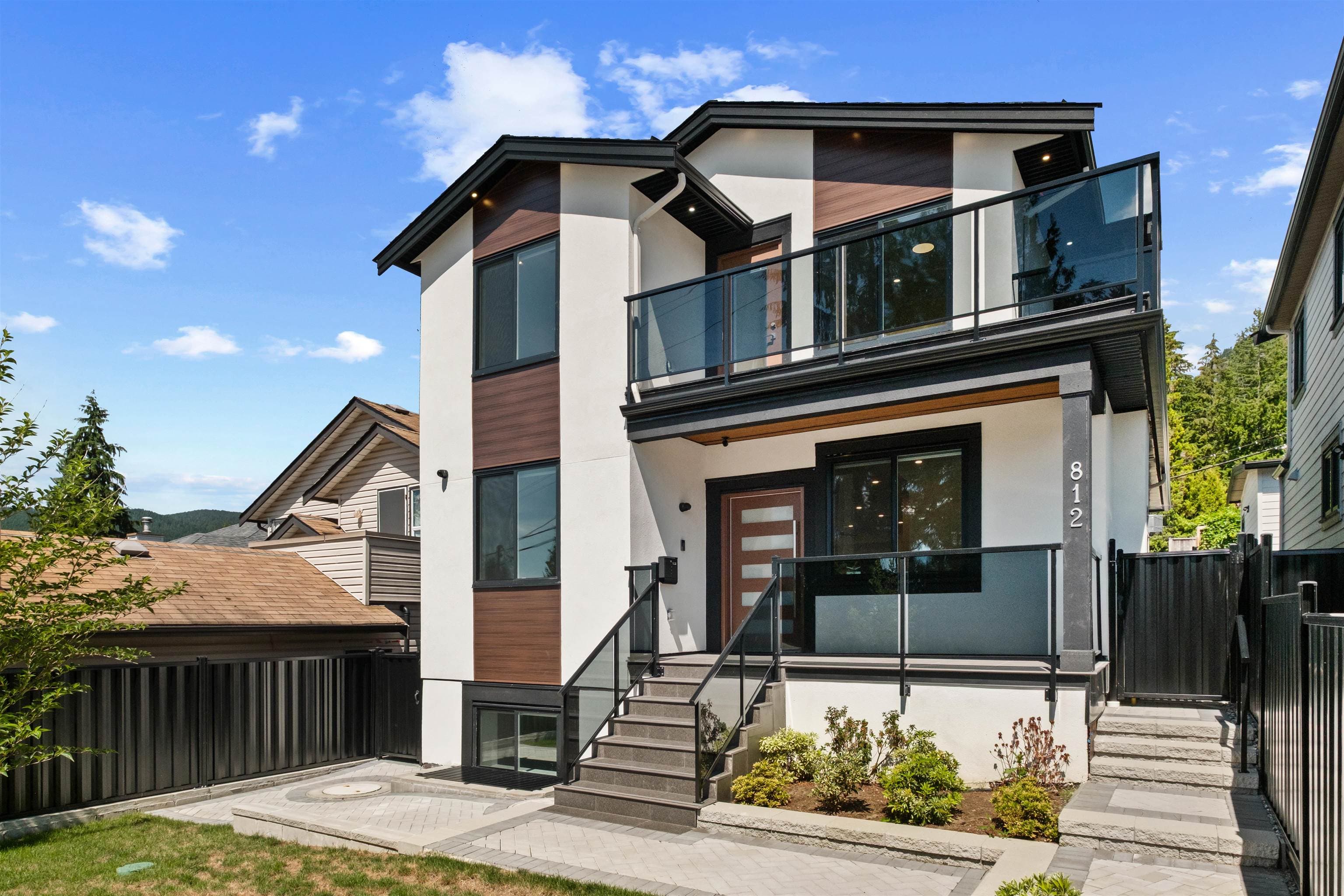 812 Montroyal Boulevard, North Vancouver