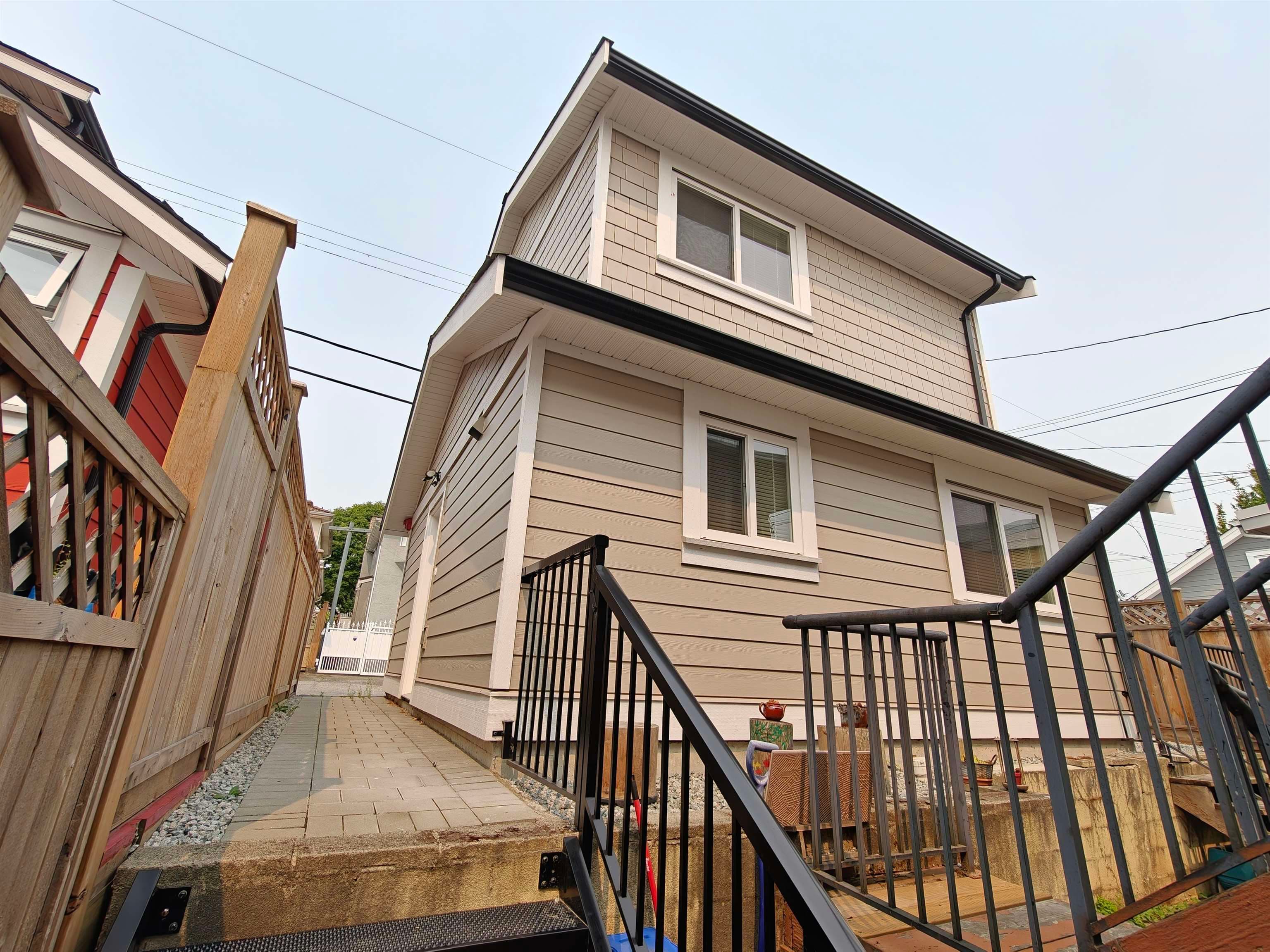 3 - 381 E 57 Avenue, Vancouver, V5X 1S6 — photo 2