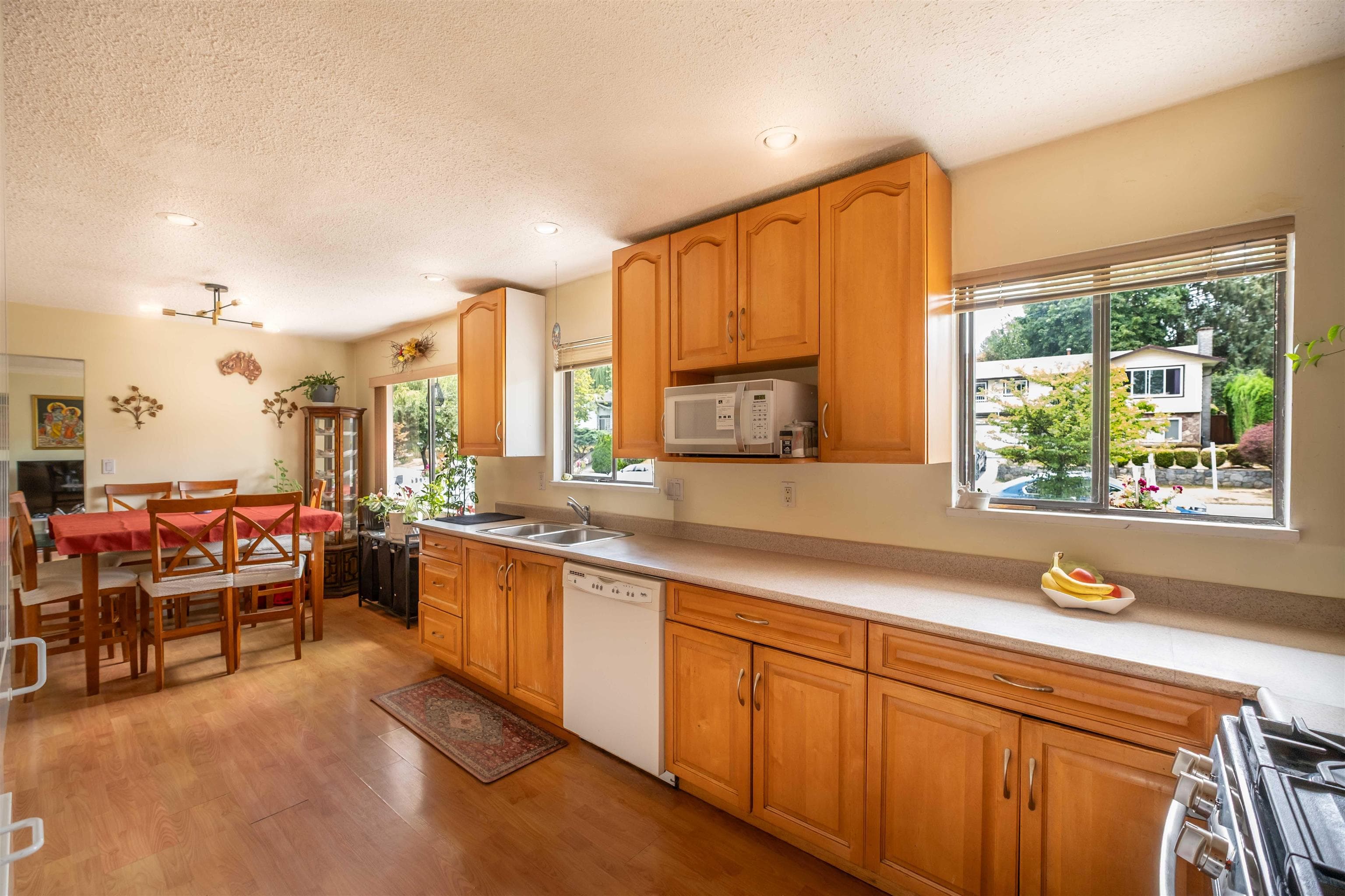 13389 Crestview Drive, Surrey, V3R 6V3 — photo 5