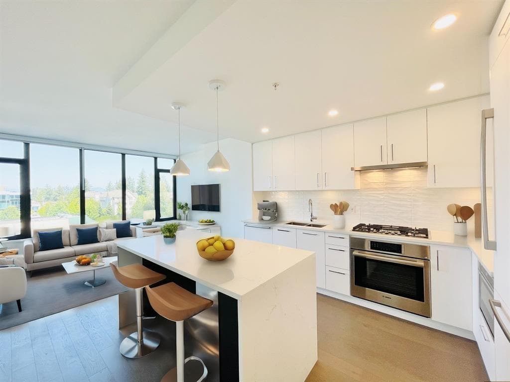 303 - 1588 Johnston Road, White Rock, V4B 0C5 — photo 1