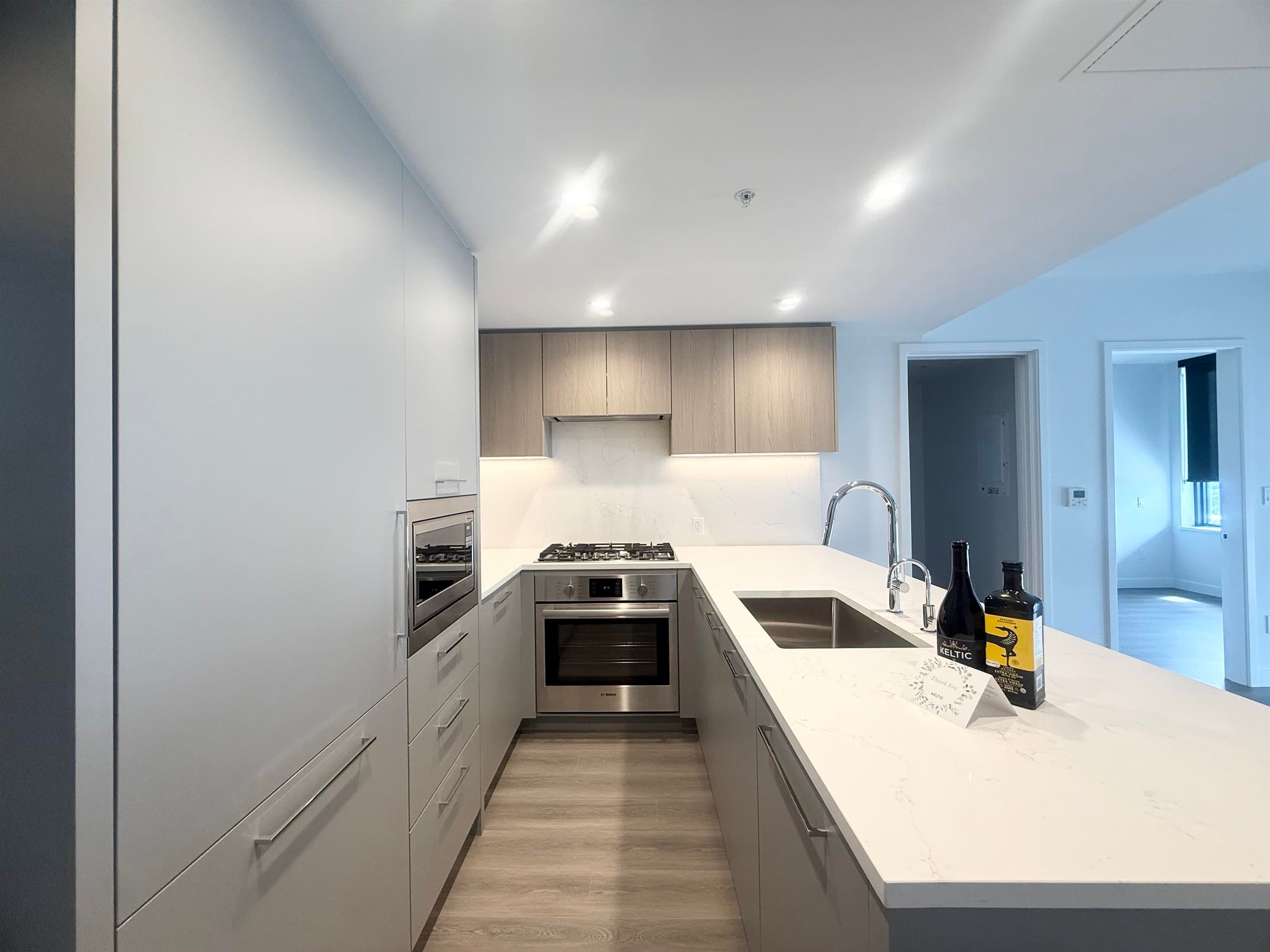 2001 - 6608 Sussex Avenue, Burnaby, V5H 3C6 — photo 2