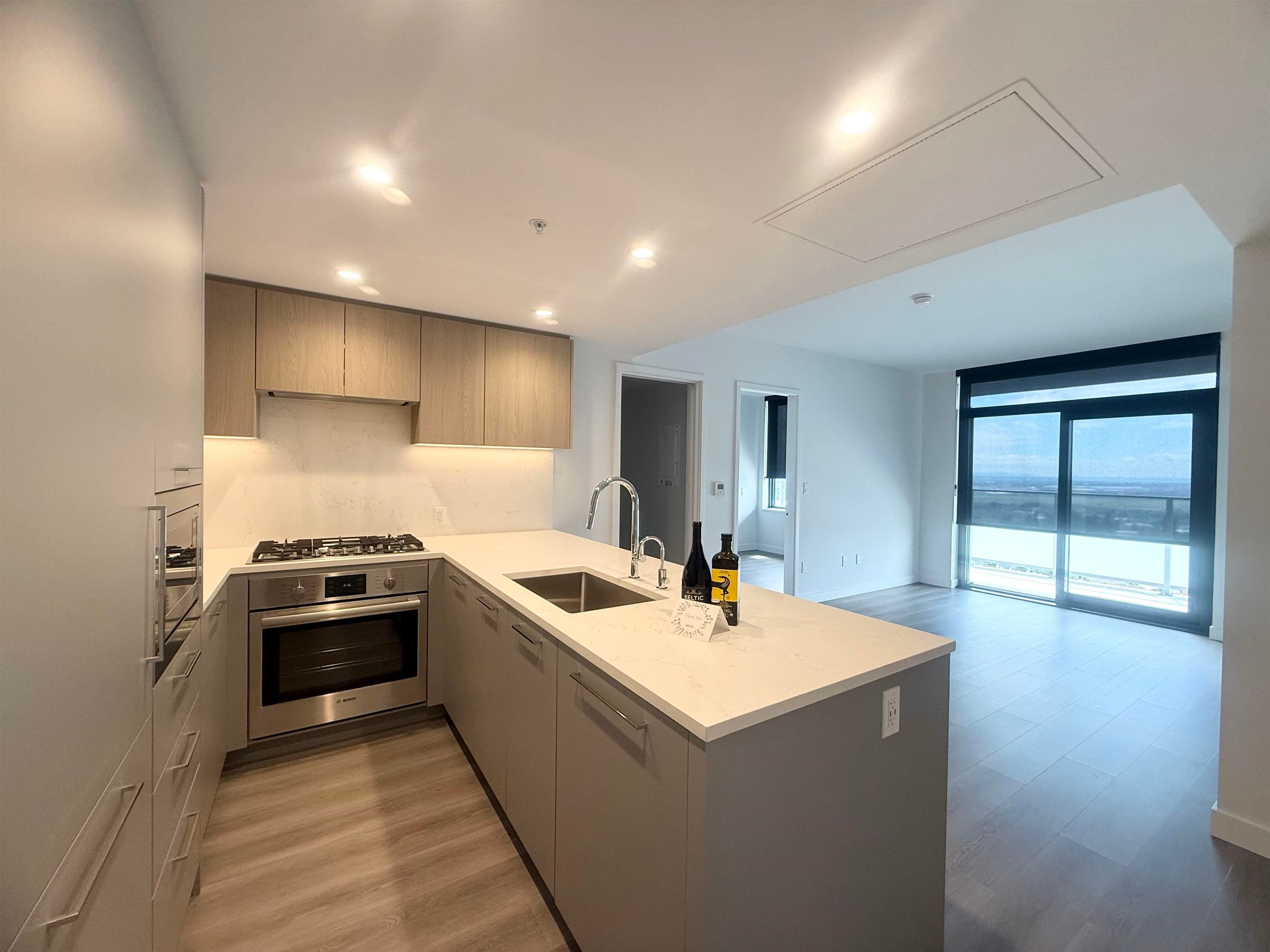 2001 - 6608 Sussex Avenue, Burnaby, V5H 3C6 — photo 3