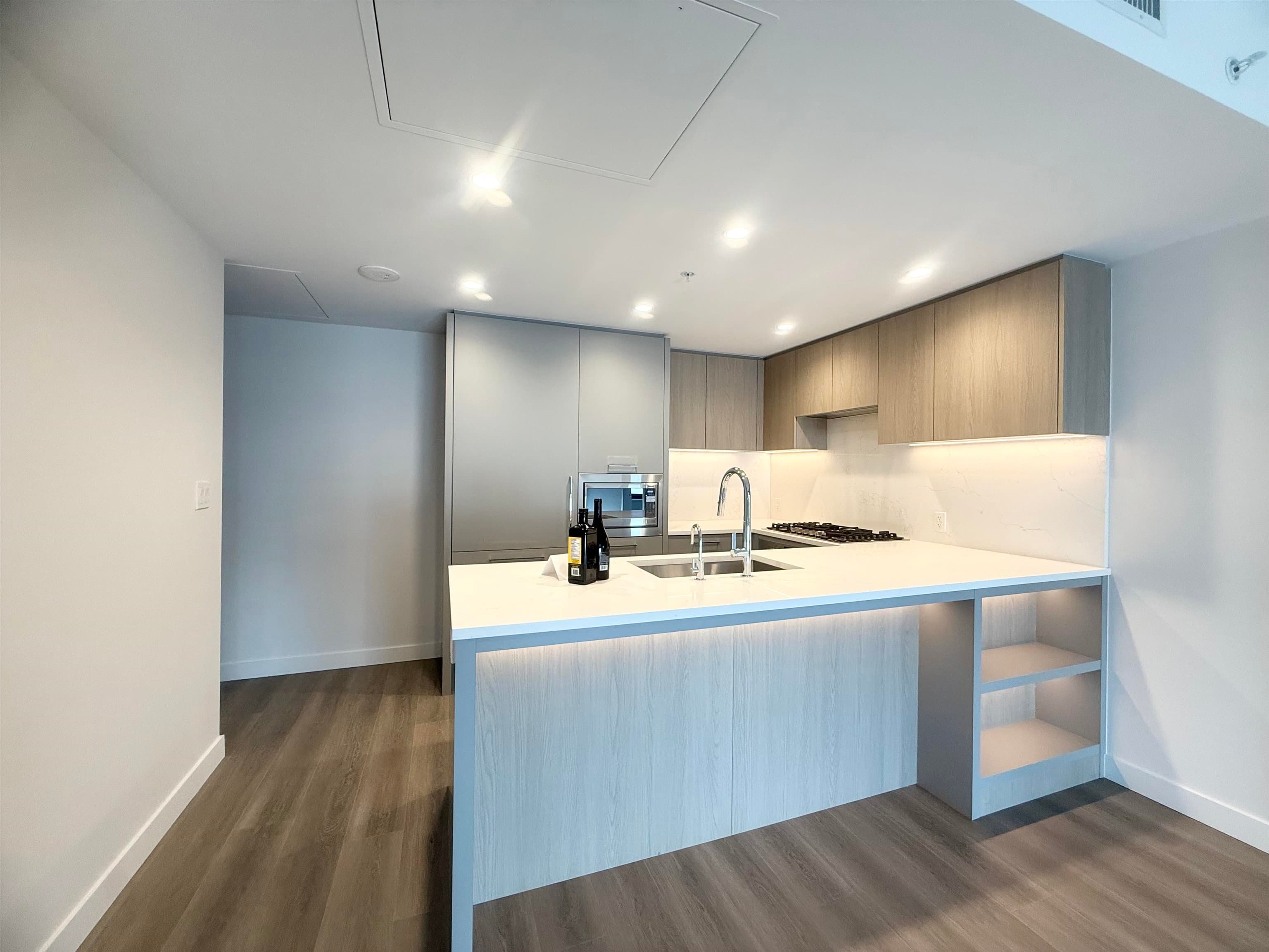 2001 - 6608 Sussex Avenue, Burnaby, V5H 3C6 — photo 4