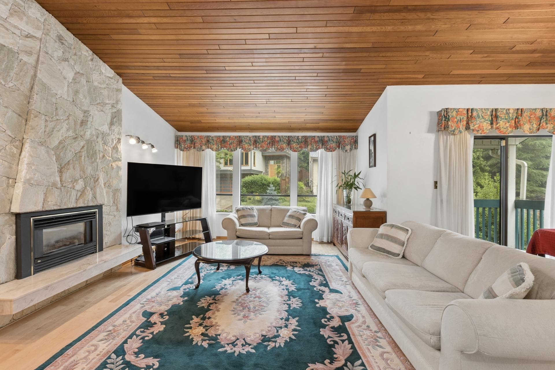 5609 White Pine Lane, North Vancouver, V7R 4S1 — photo 3