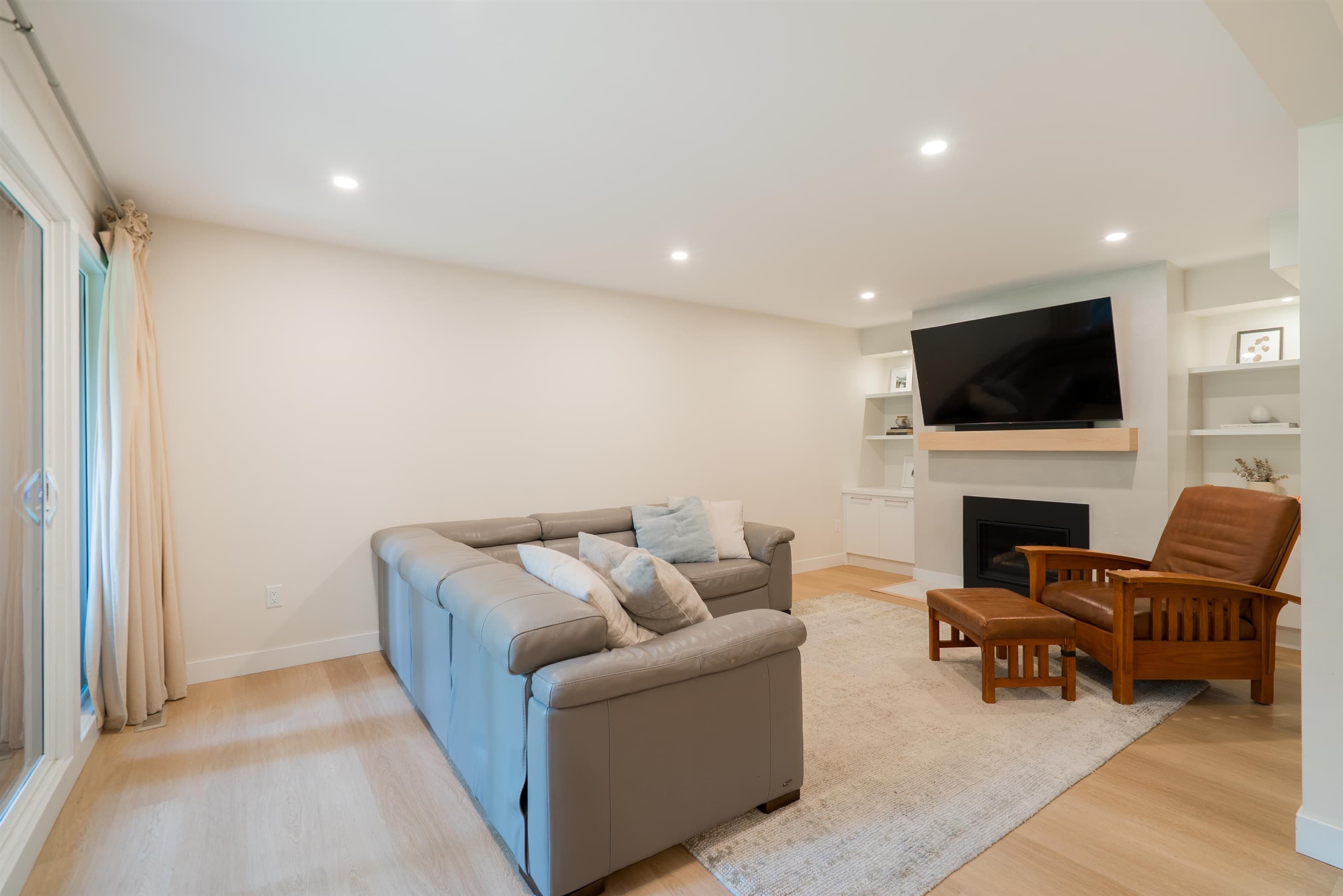 1139 Heritage Boulevard, North Vancouver, V7J 3G8 — photo 3