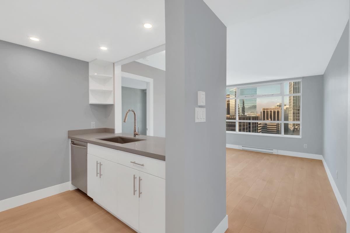 2503 - 438 Seymour Street, Vancouver, V6B 6H4 — photo 1