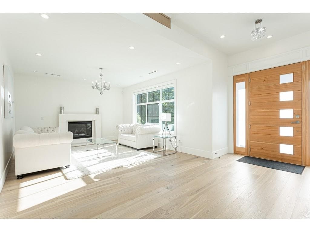 8267 Government Road, Burnaby, V5A 2E4 — photo 2