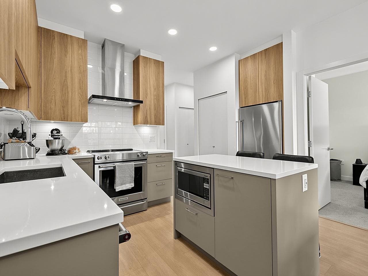 511 - 7599 15 Street, Burnaby, V3N 0H9 — photo 1