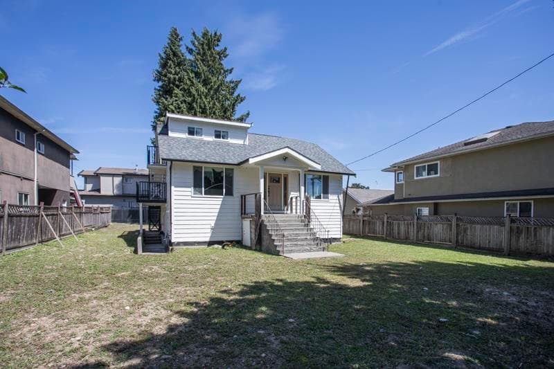 7520 Canada Way, Burnaby, V3N 3K2 — photo 2