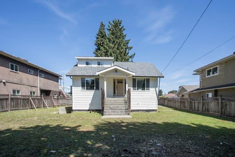 7520 Canada Way, Burnaby, V3N 3K2 — photo 1