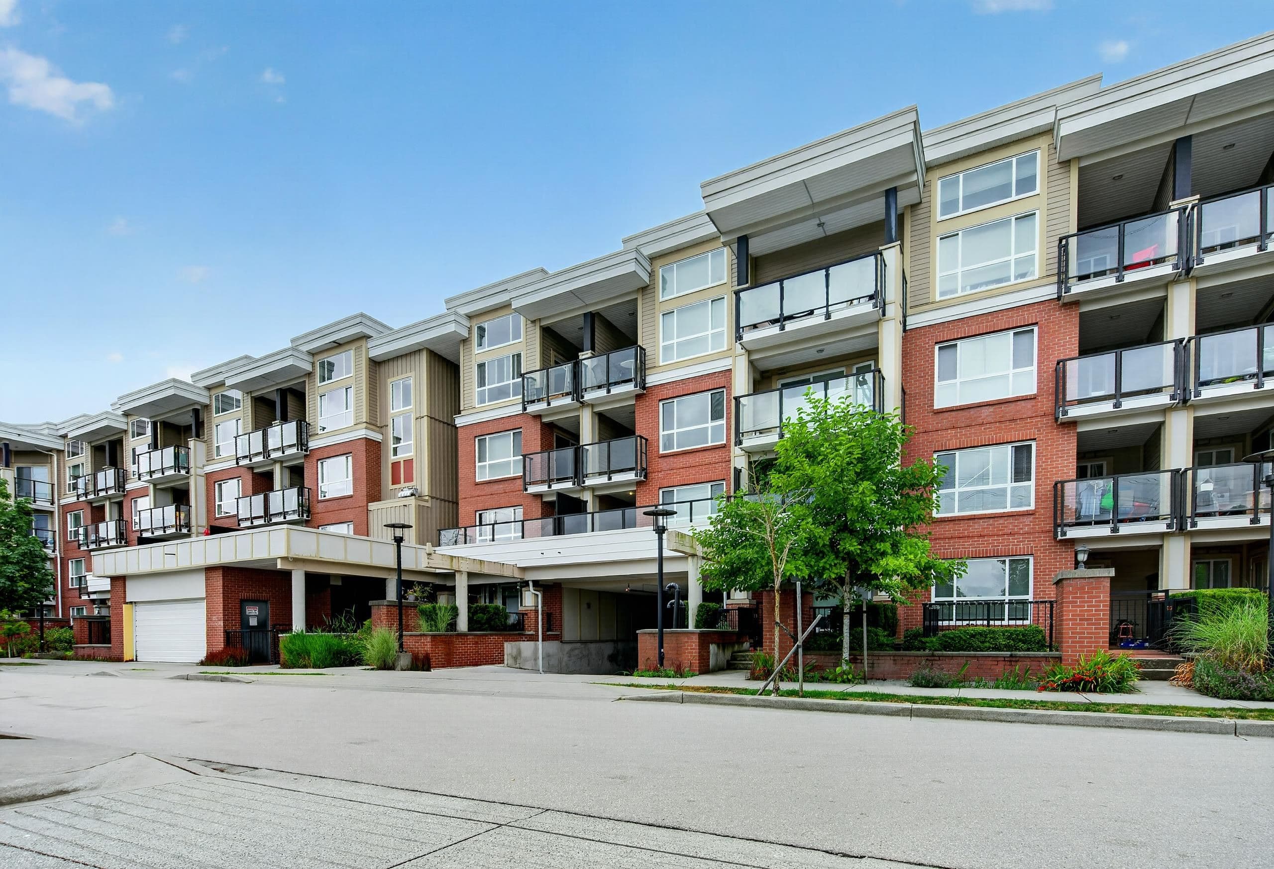 204 - 10688 140 Street, Surrey, V3T 0M6 — photo 2