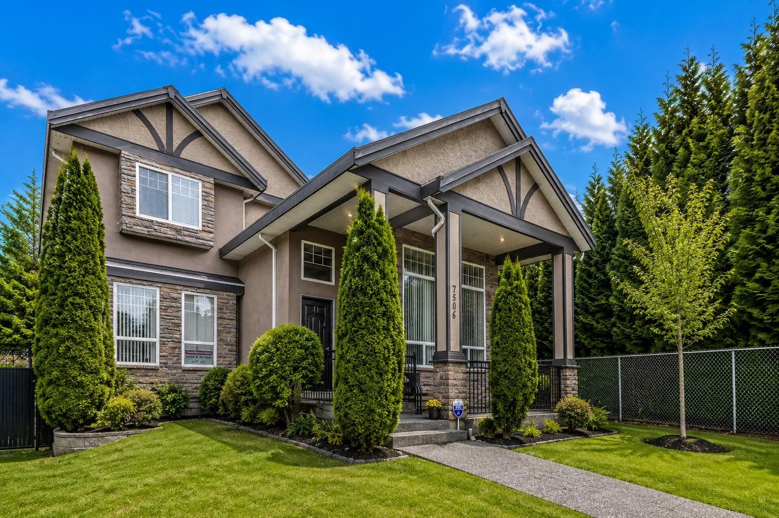7506 143c Street, Surrey, V3W 1S2 — photo 1