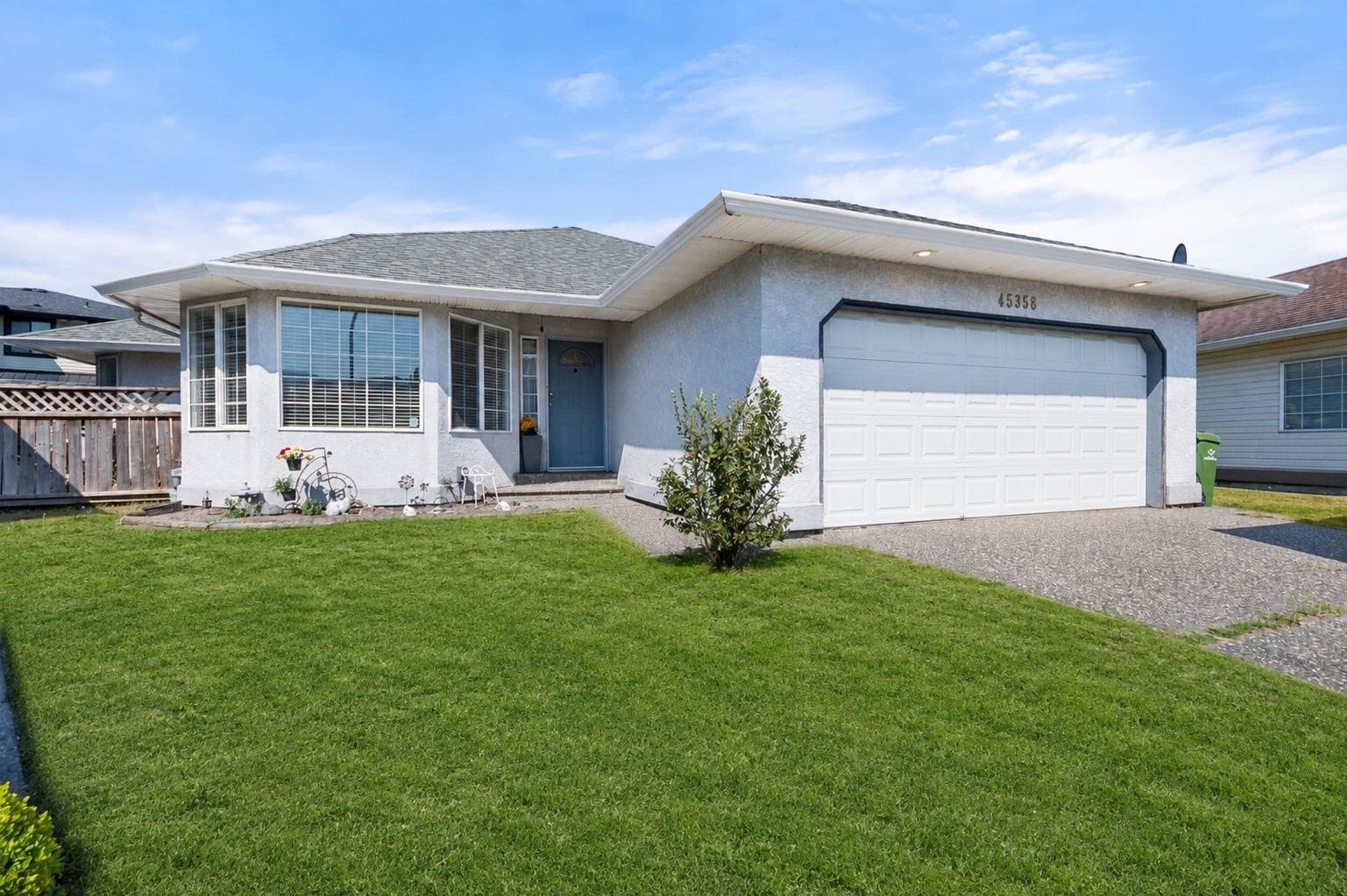 45358 Paige Place, Chilliwack, V2R 3V3 — photo 1