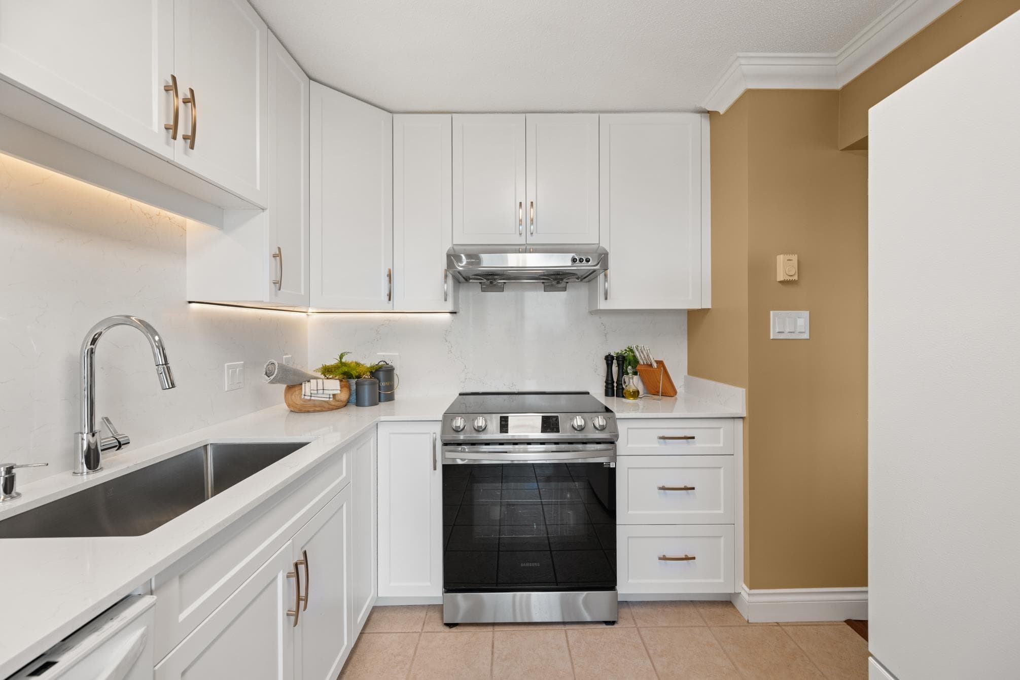 1704 - 612 Sixth Street, New Westminster, V3L 5V2 — photo 4