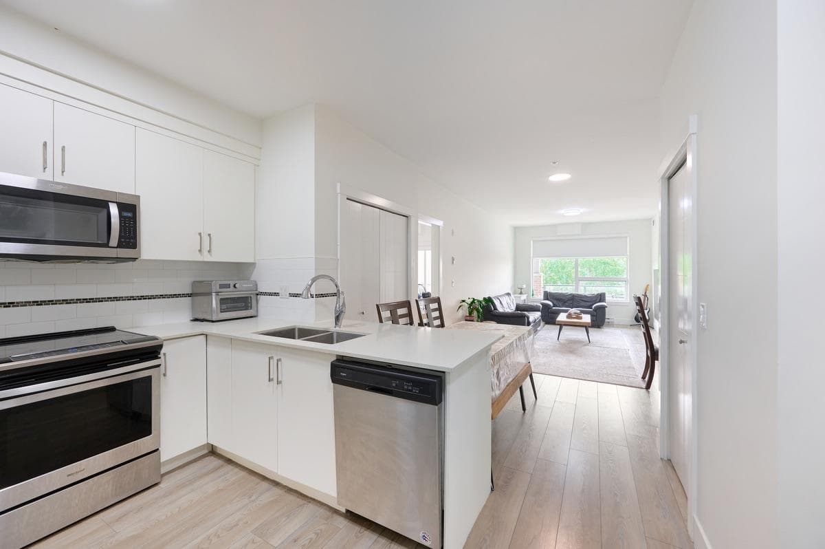 305 - 22577 Royal Crescent, Maple Ridge, V2X 2M2 — photo 3