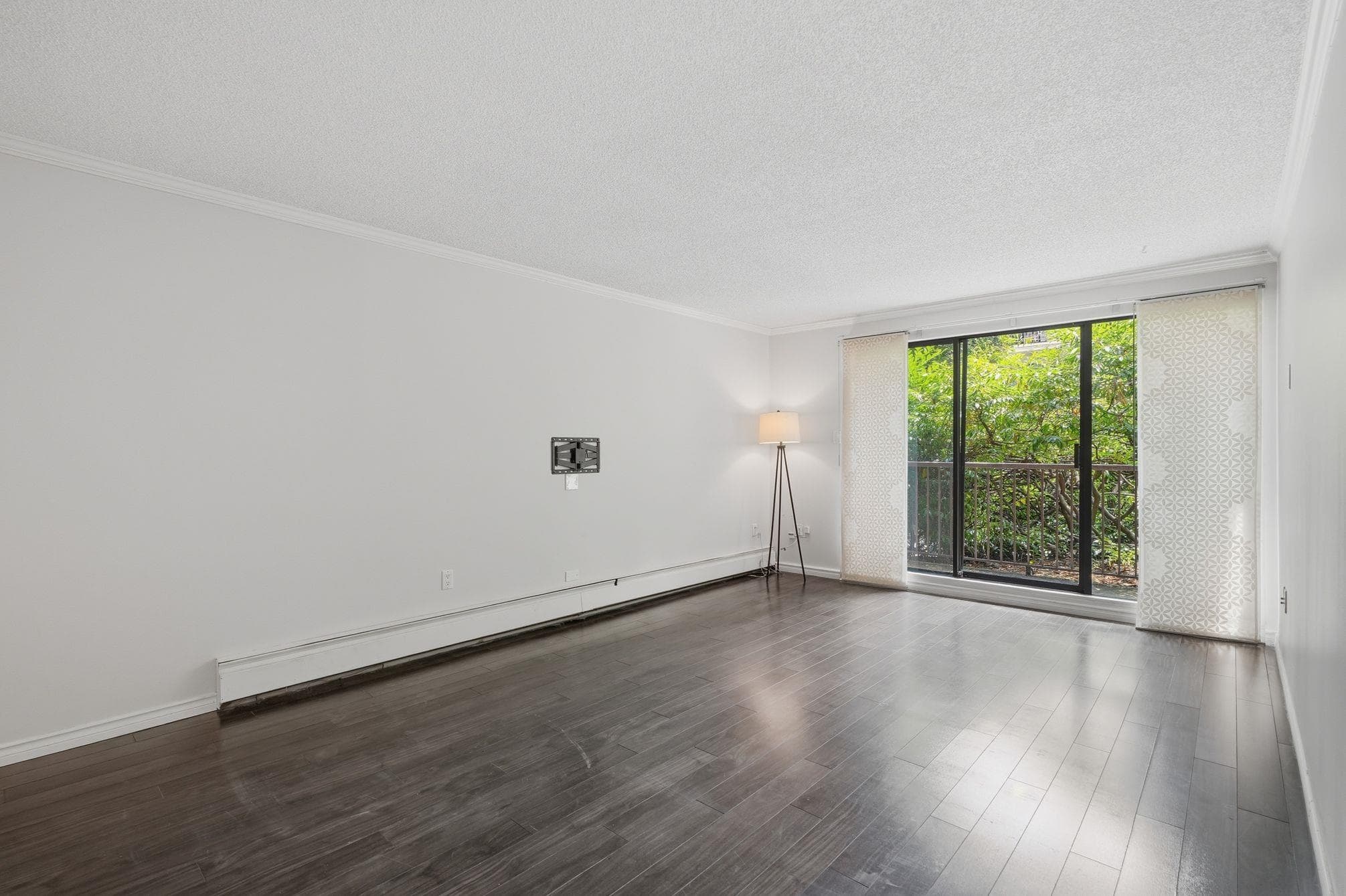 210 - 466 E Eighth Avenue, New Westminster, V3L 4L2 — photo 2
