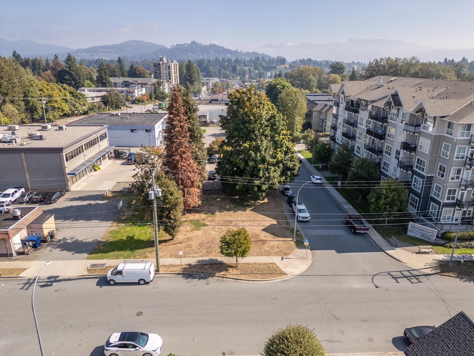 2604 E Bourquin Crescent, Abbotsford, V2S 1Y7 — photo 2