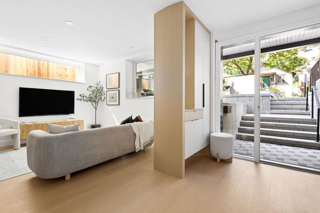 2 - 2124 E 8 Avenue, Vancouver
