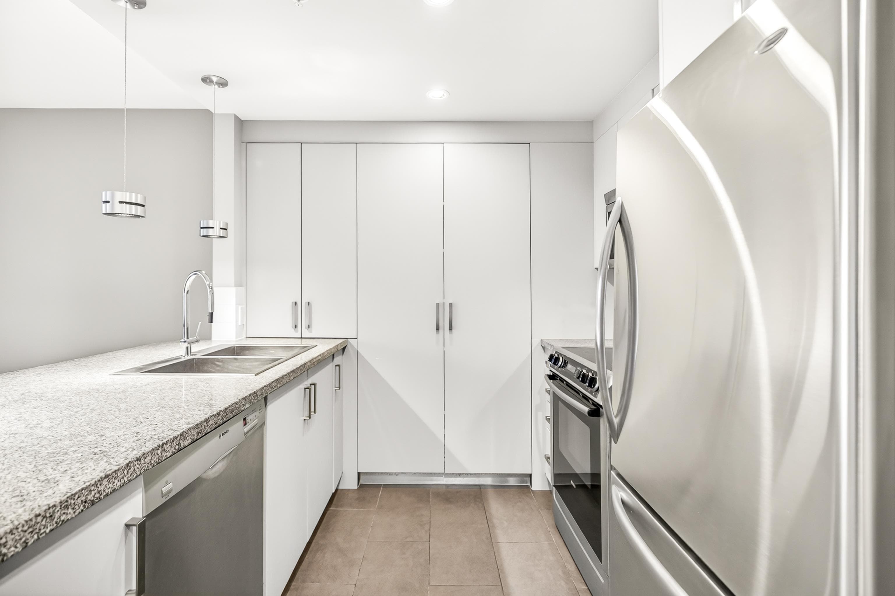 604 - 2959 Glen Drive, Coquitlam, V3B 0B8 — photo 4
