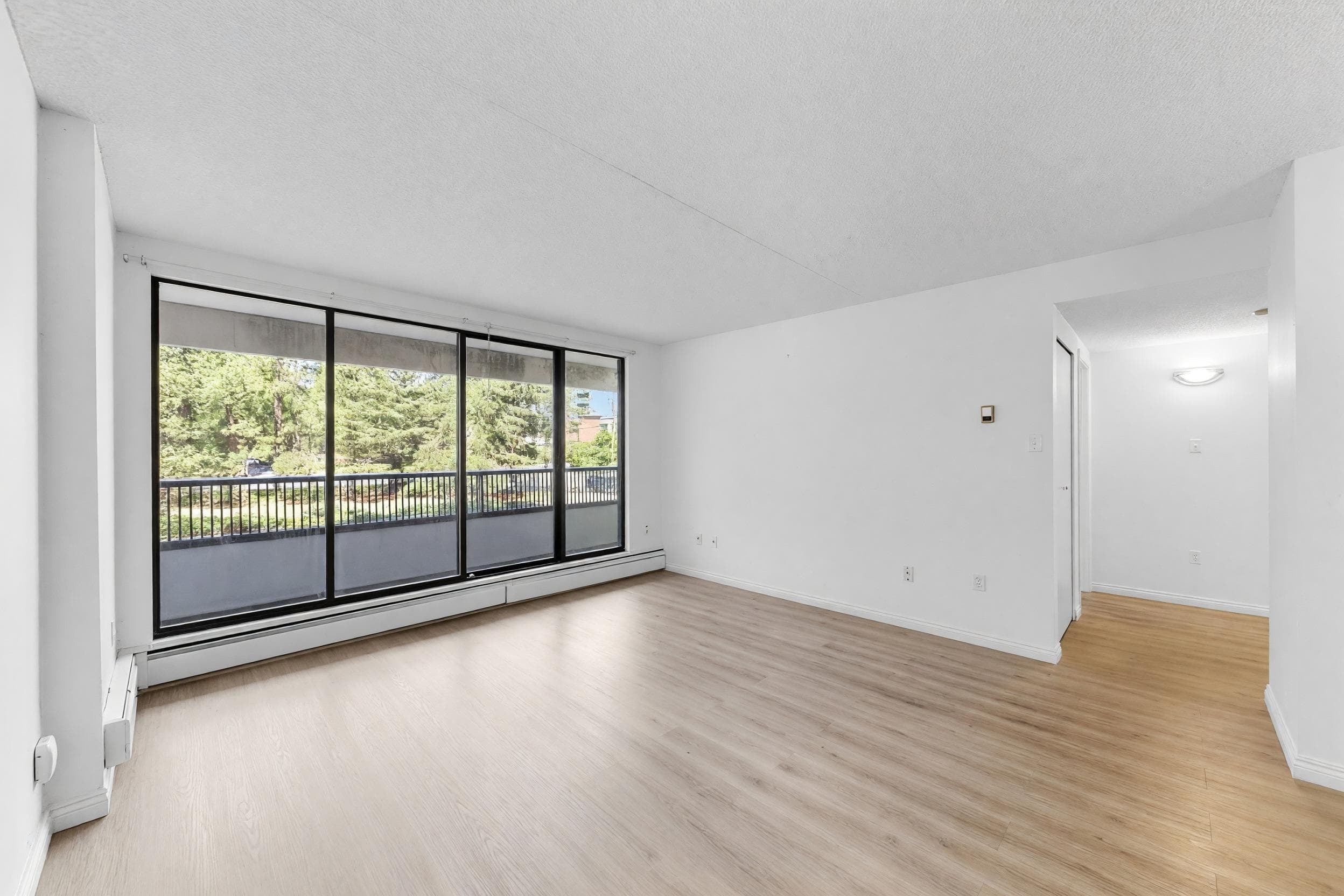 203 - 6595 Willingdon Avenue, Burnaby, V5H 4E5 — photo 2