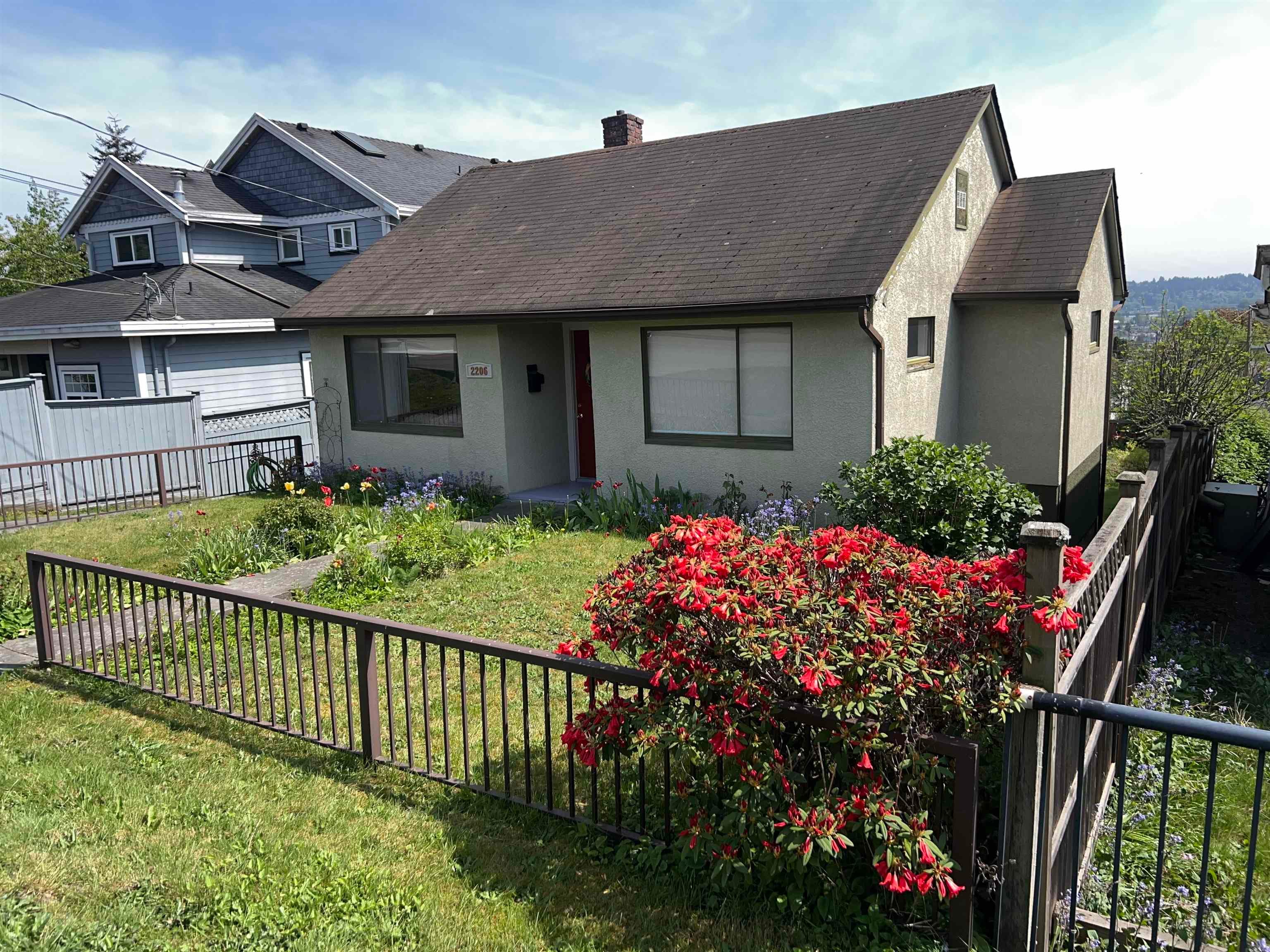 2206 Eighth Avenue, New Westminster, V3M 2V1 — photo 2