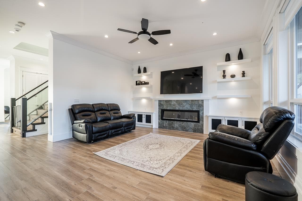 17825 Barnston Drive, Surrey, V4N 6T4 — photo 2