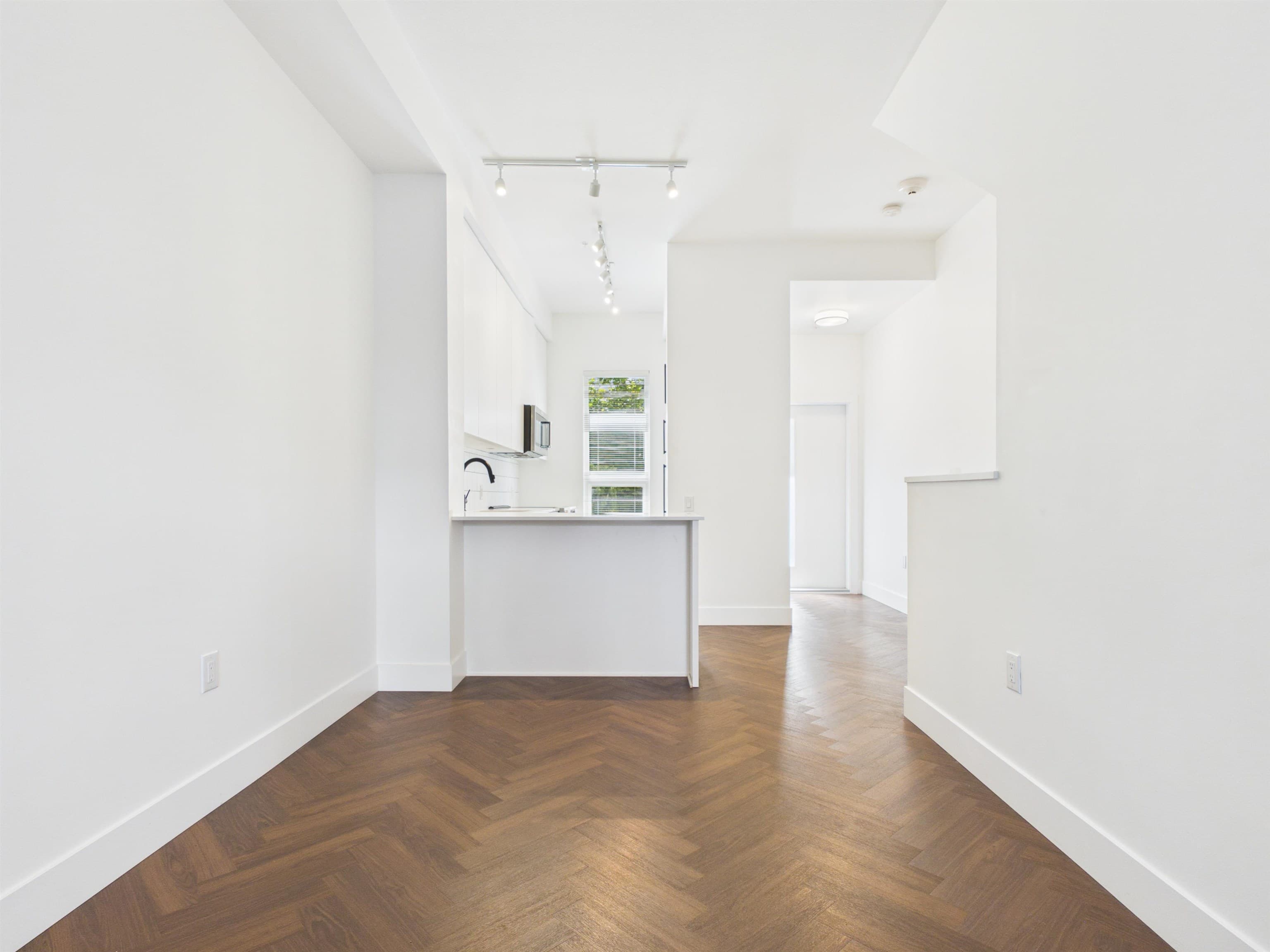 4 - 9735 University Crescent, Burnaby, V5A 0E8 — photo 2