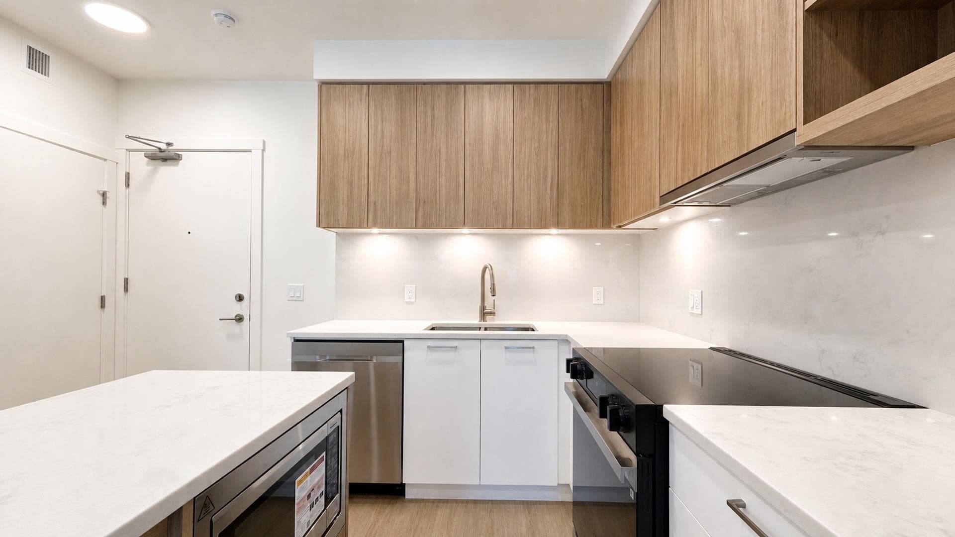 408 - 82 First Street, New Westminster, V3L 0L8 — photo 2