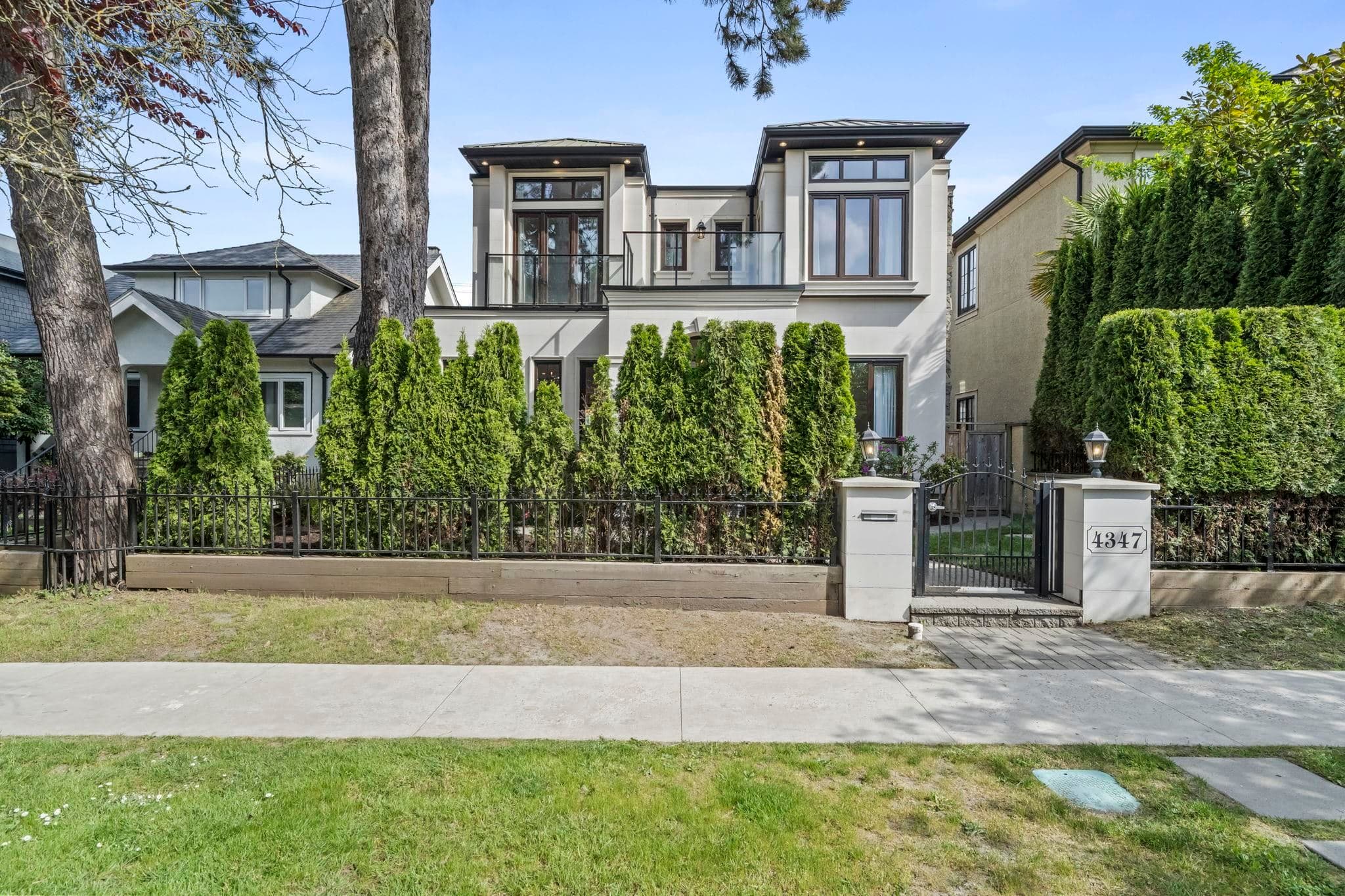4347 W 9th Avenue, Vancouver, V6R 2C8 — photo 2