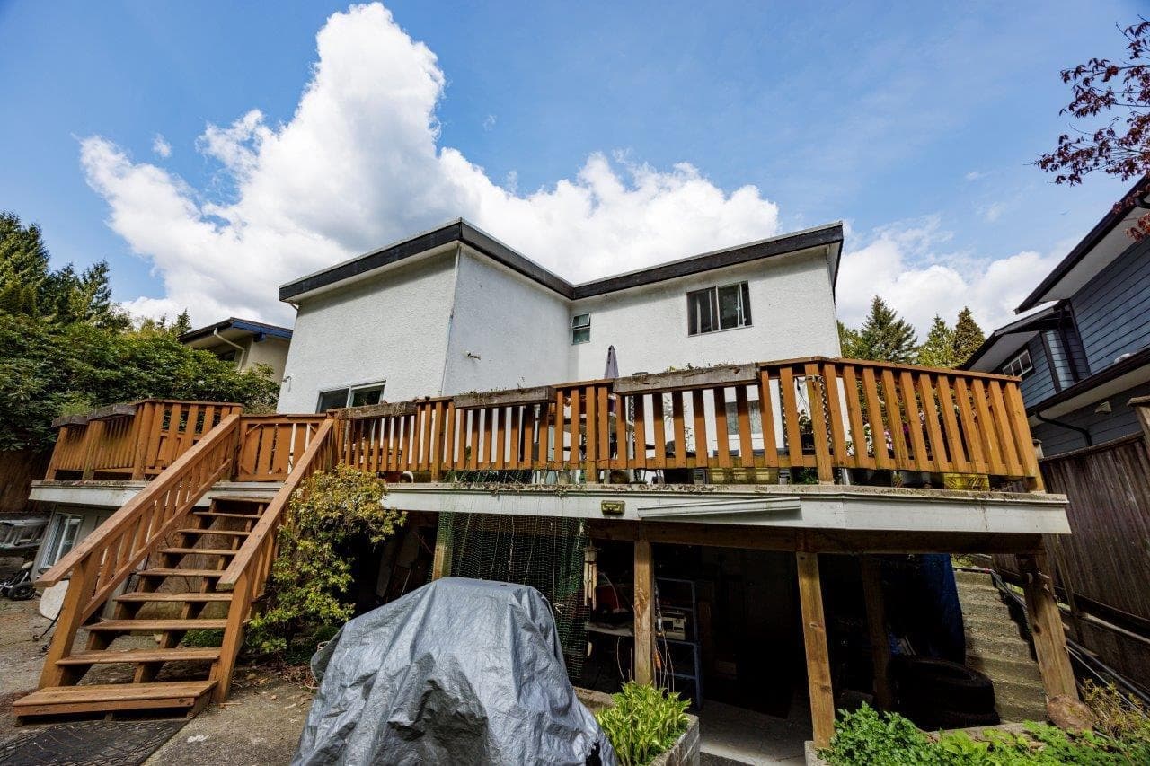 4339 Cliffmont Road, North Vancouver, V7G 1J6 — photo 3