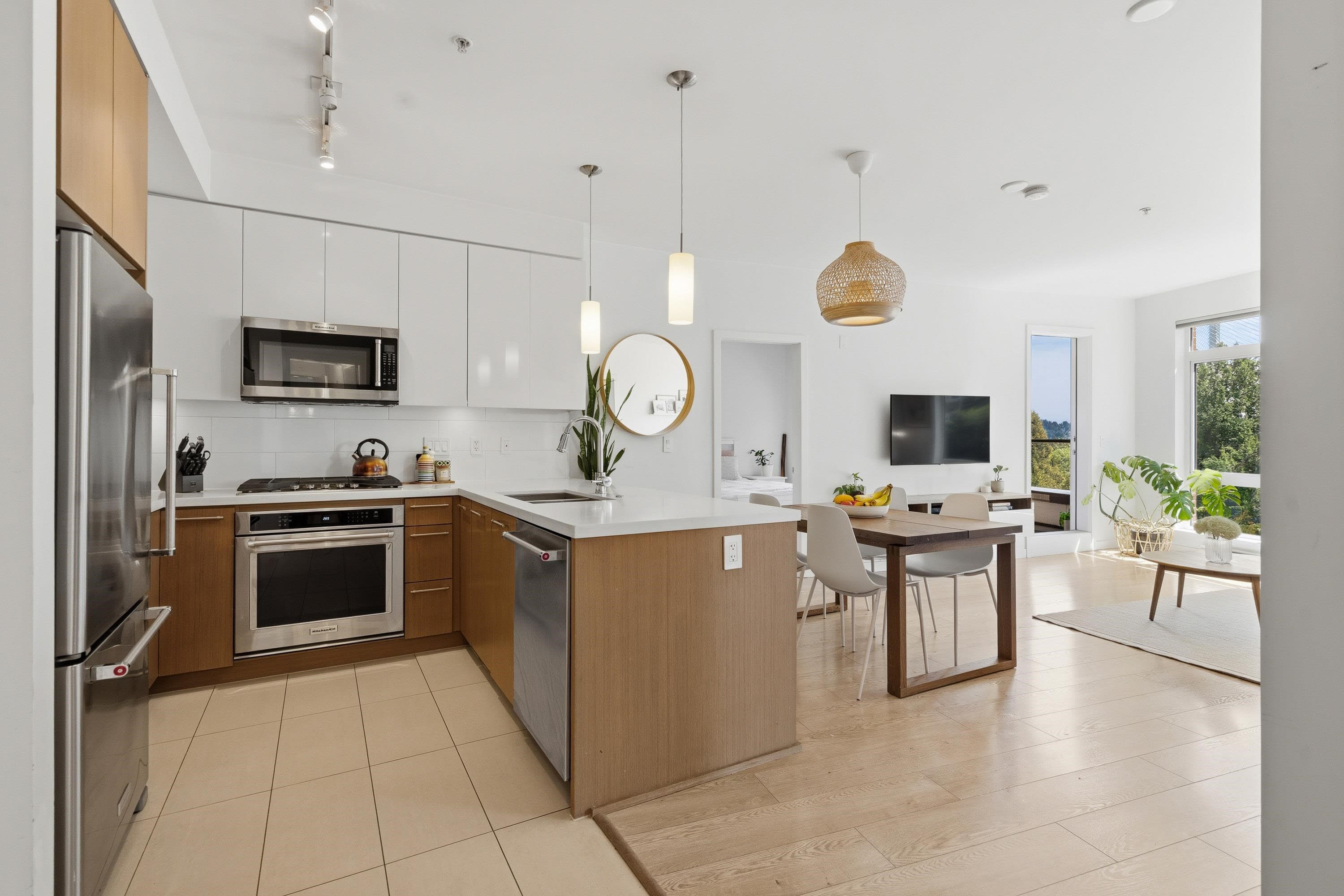 303 - 20 E Royal Avenue, New Westminster, V3L 0G9 — photo 1