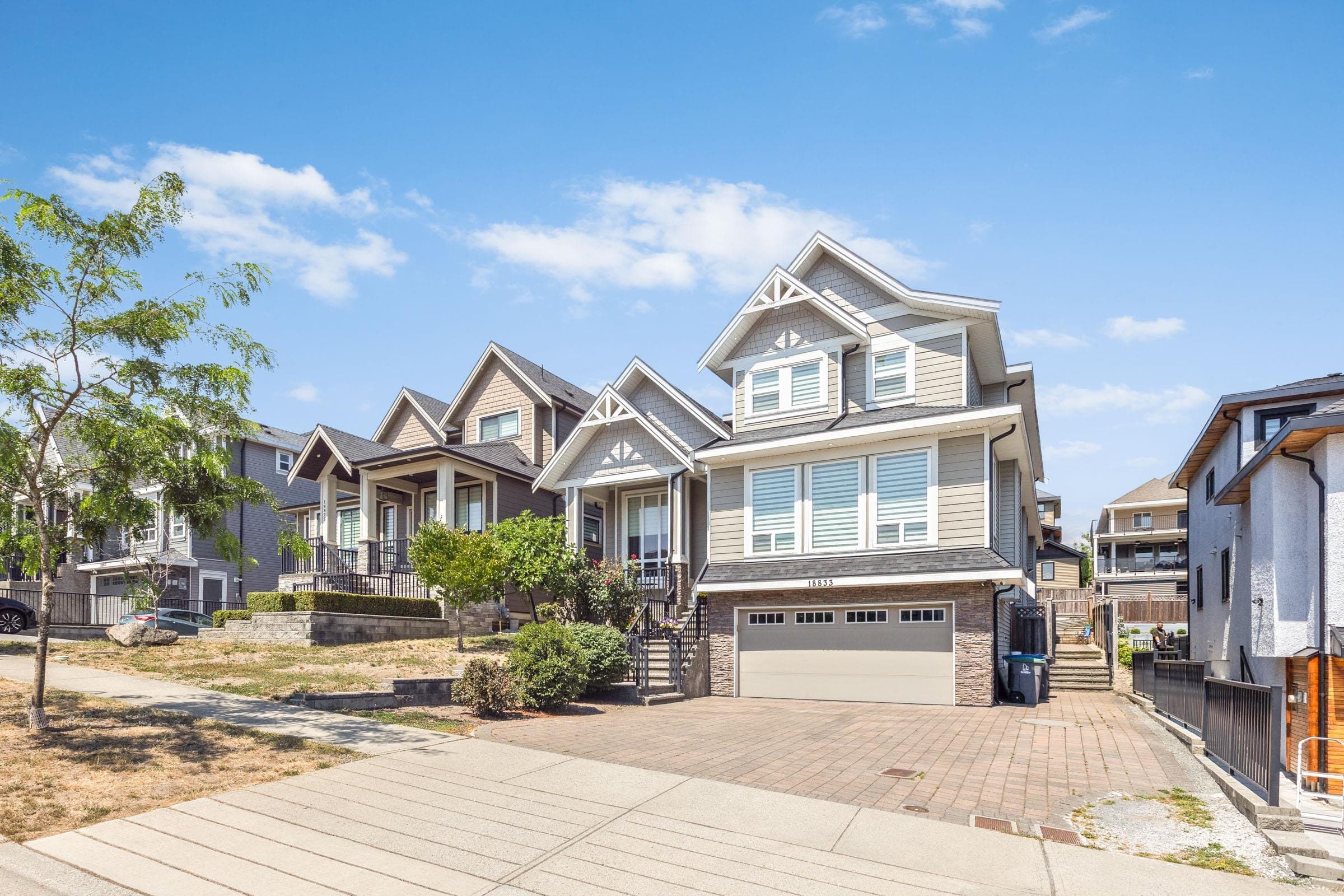 18833 54a Avenue, Surrey, V3S 6R4 — photo 3