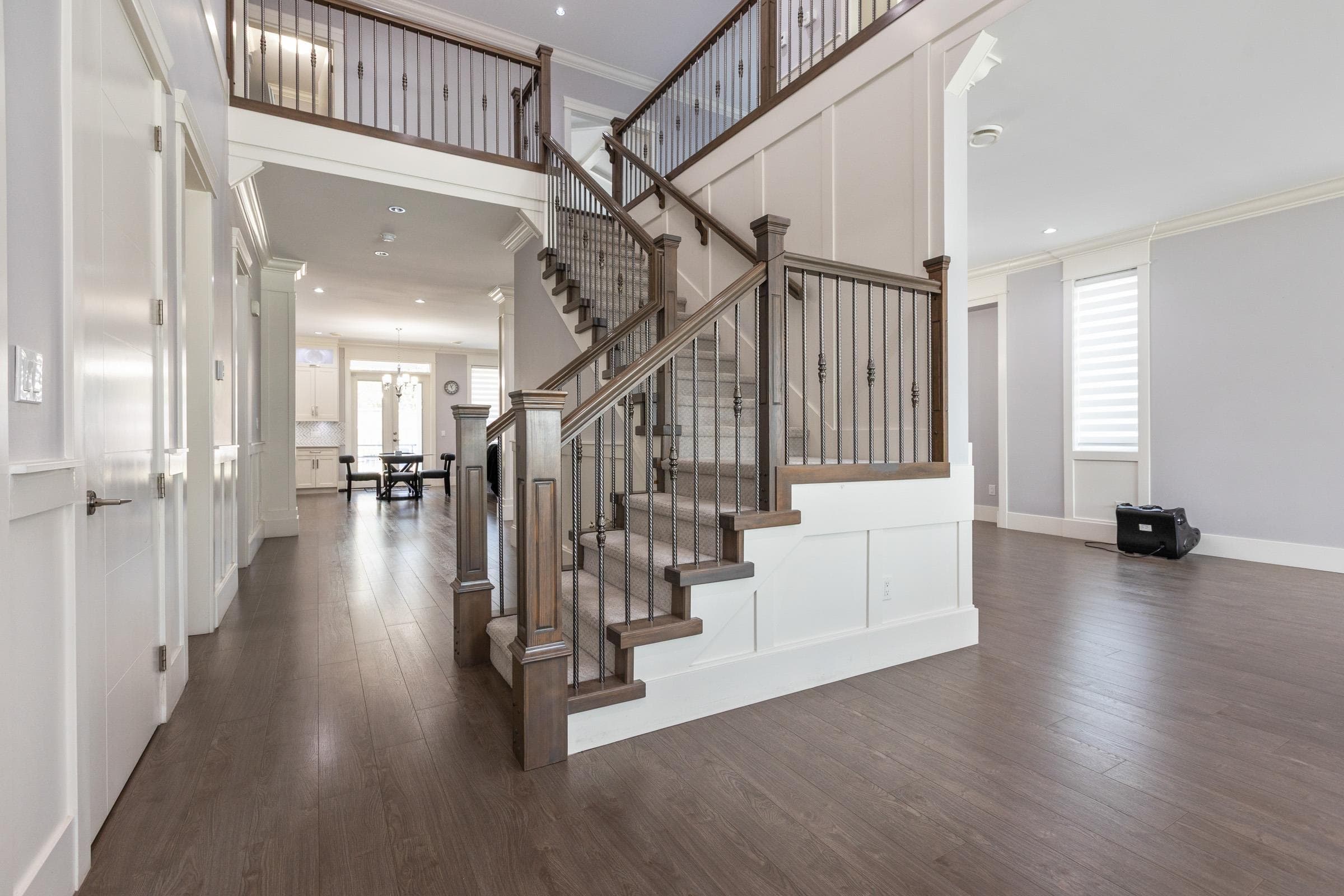 18833 54a Avenue, Surrey, V3S 6R4 — photo 4