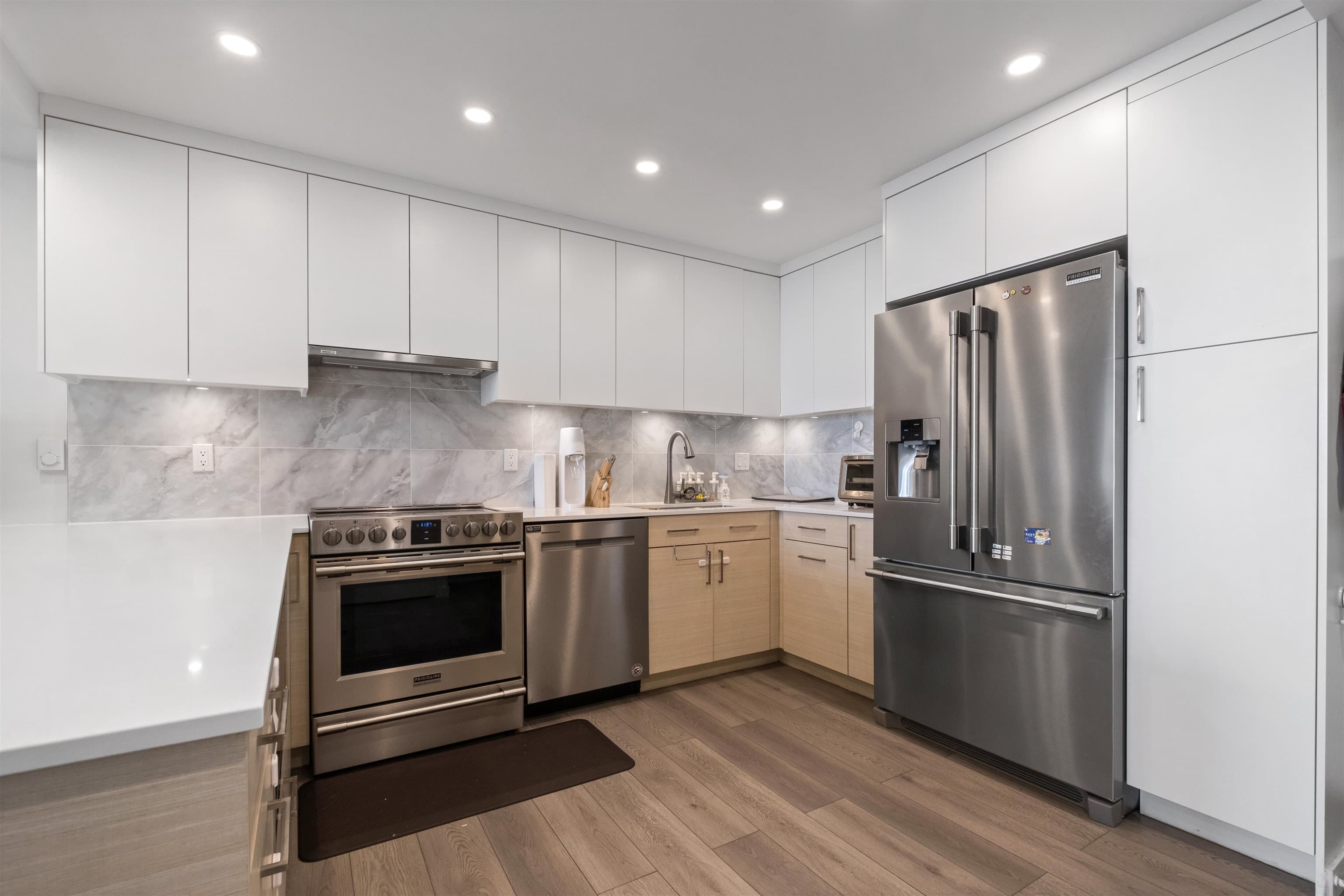 1404 - 4350 Beresford Street, Burnaby, V5H 4K9 — photo 2