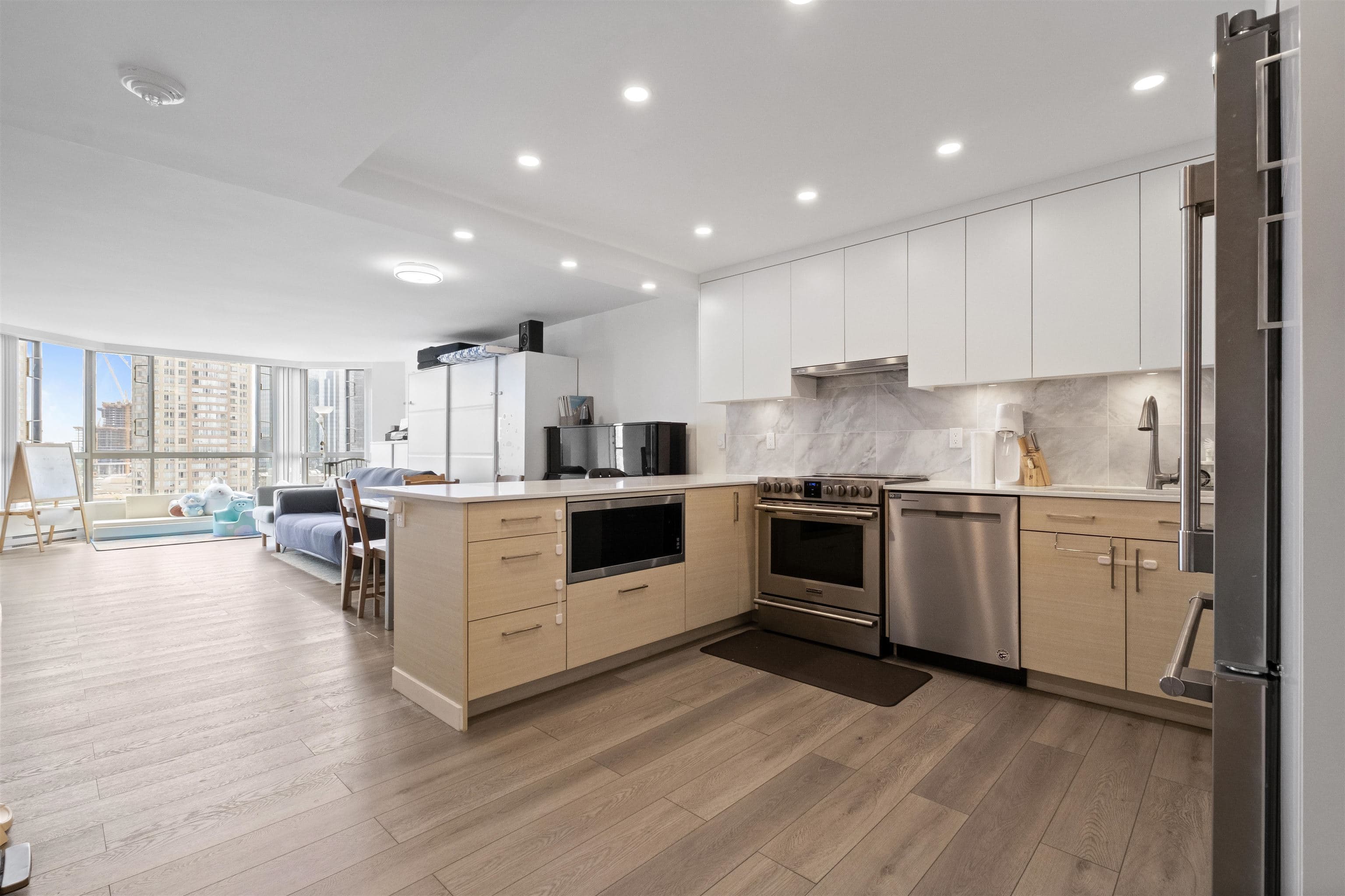 1404 - 4350 Beresford Street, Burnaby, V5H 4K9 — photo 3