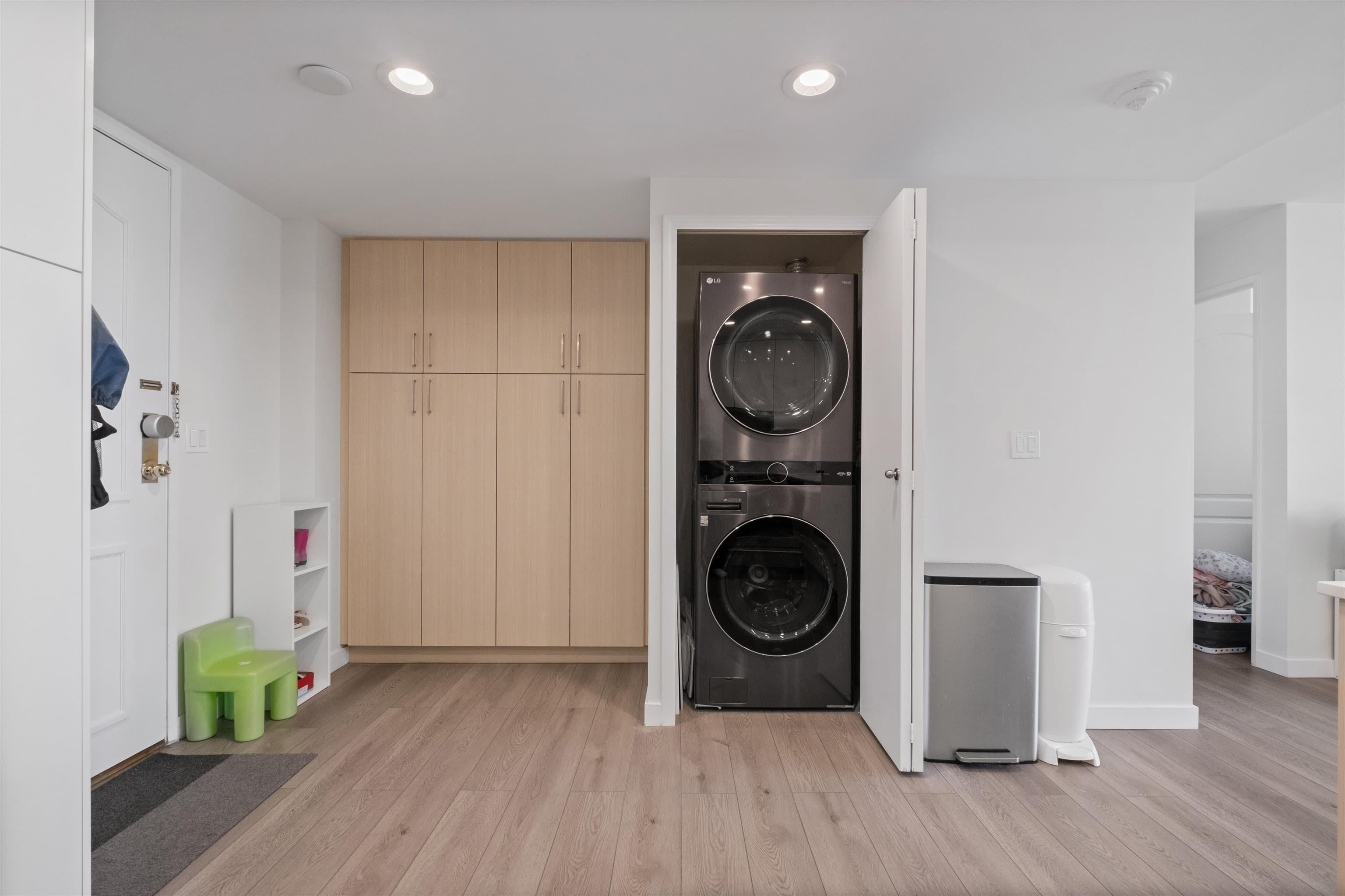 1404 - 4350 Beresford Street, Burnaby, V5H 4K9 — photo 4