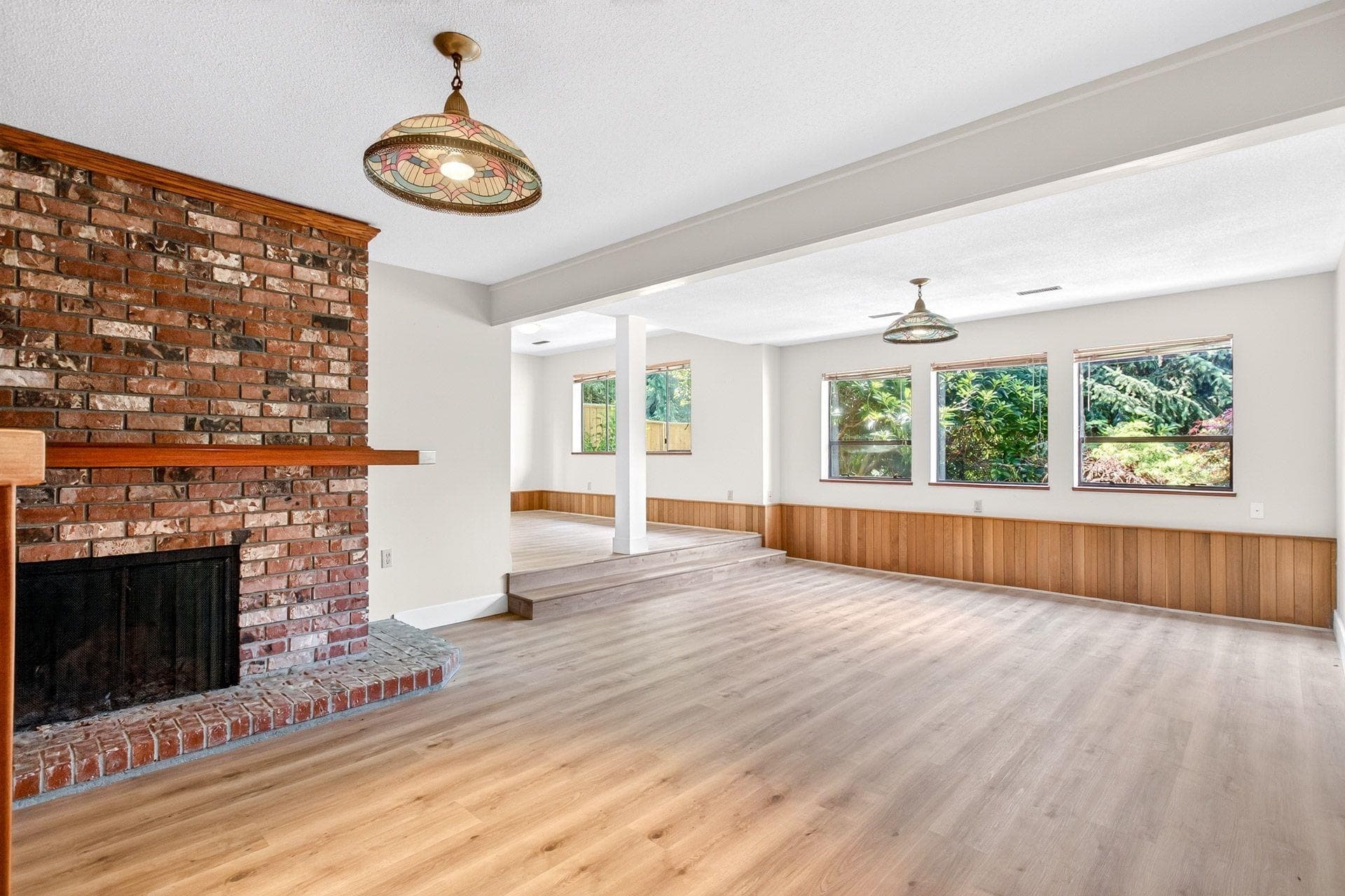 5600 Grousewoods Place, North Vancouver, V7R 4T4 — photo 3