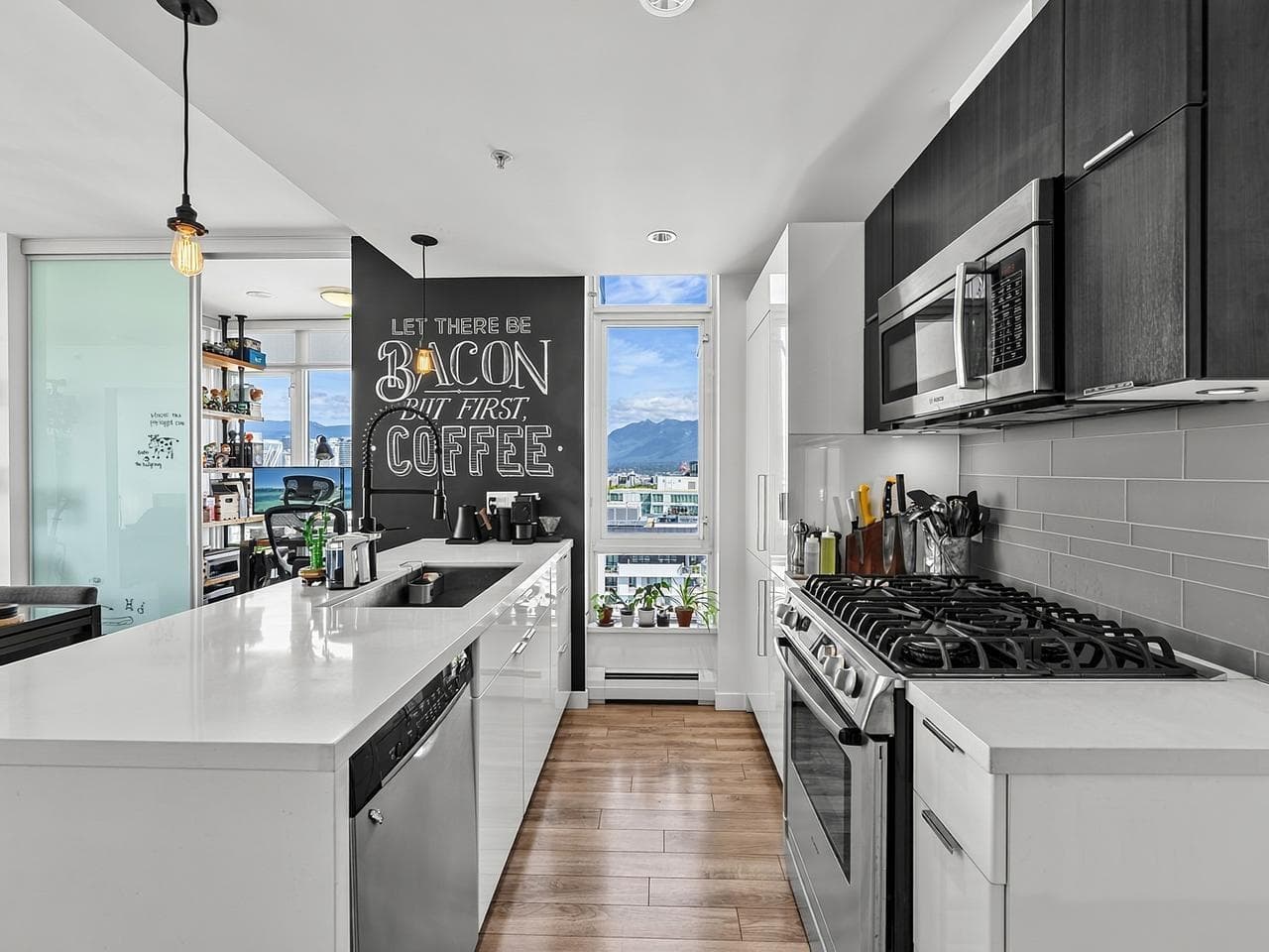1902 - 1775 Quebec Street, Vancouver, V5T 0E3 — photo 2