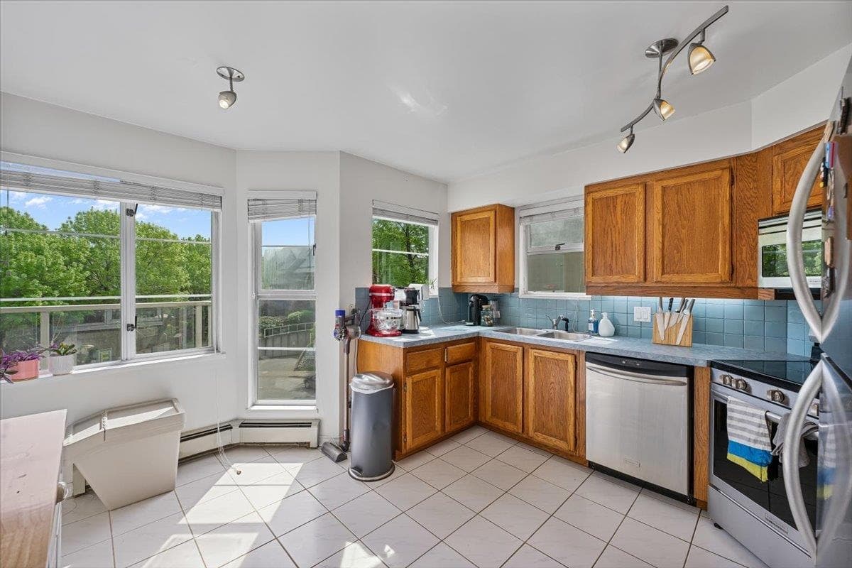 313 - 12 K De K Court, New Westminster